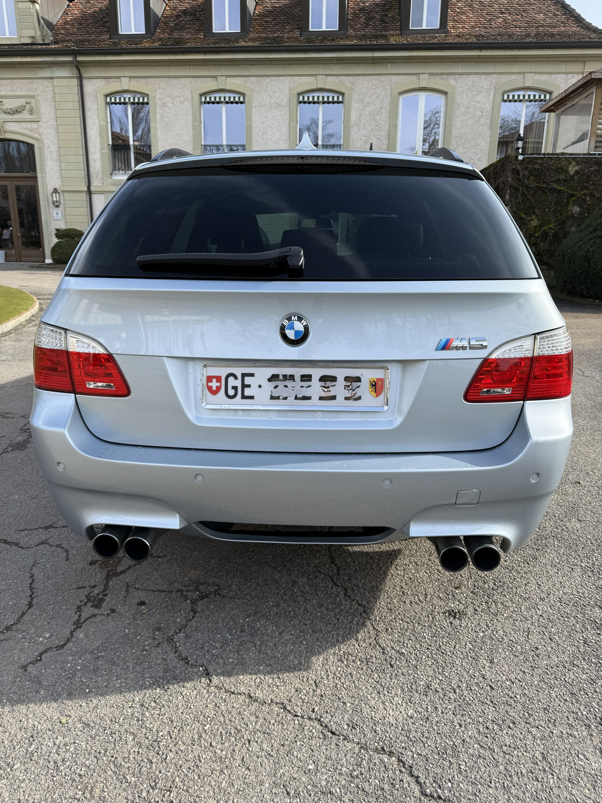 BMW M5 Touring-image-7
