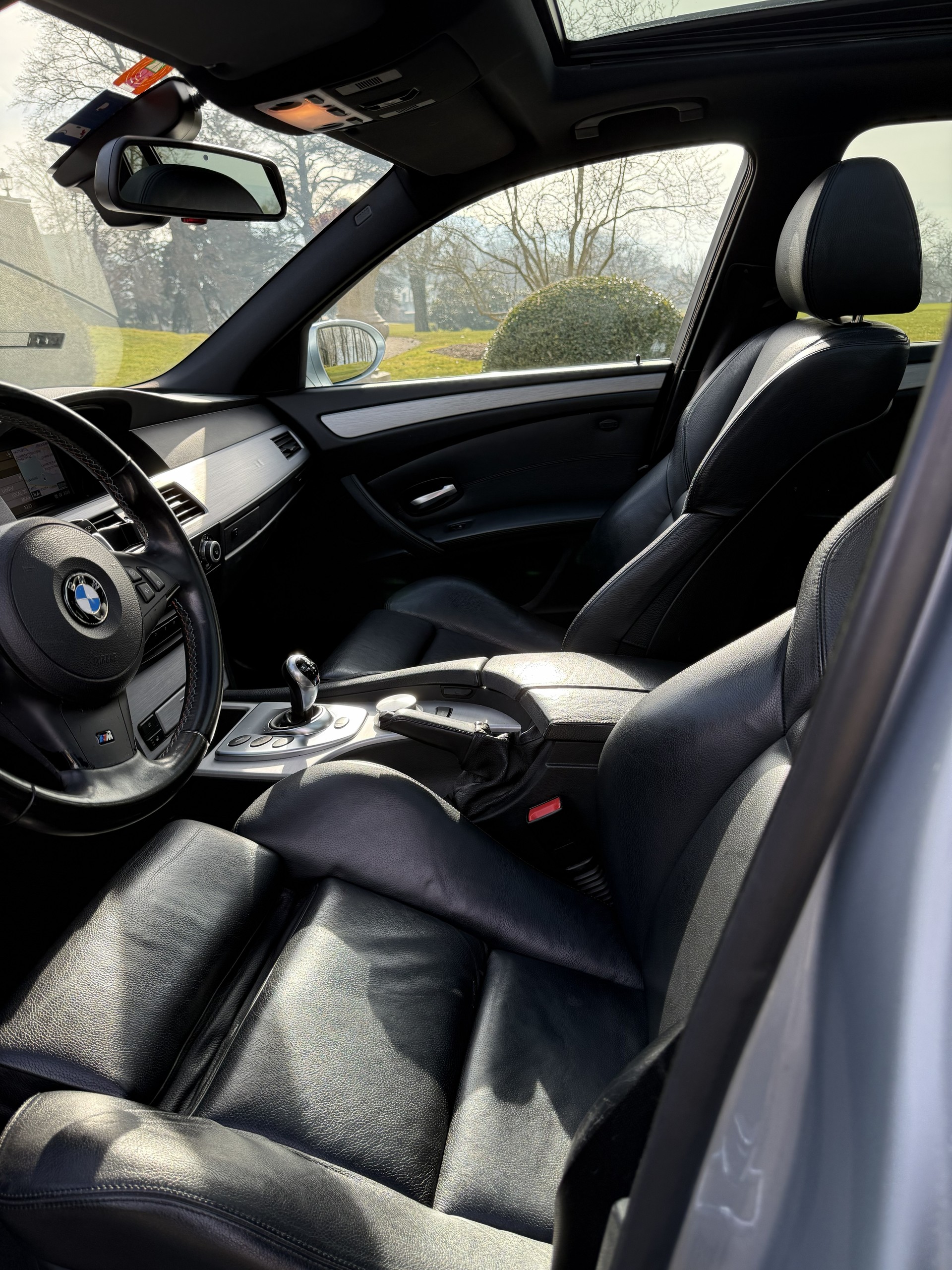 BMW M5 Touring-image-10