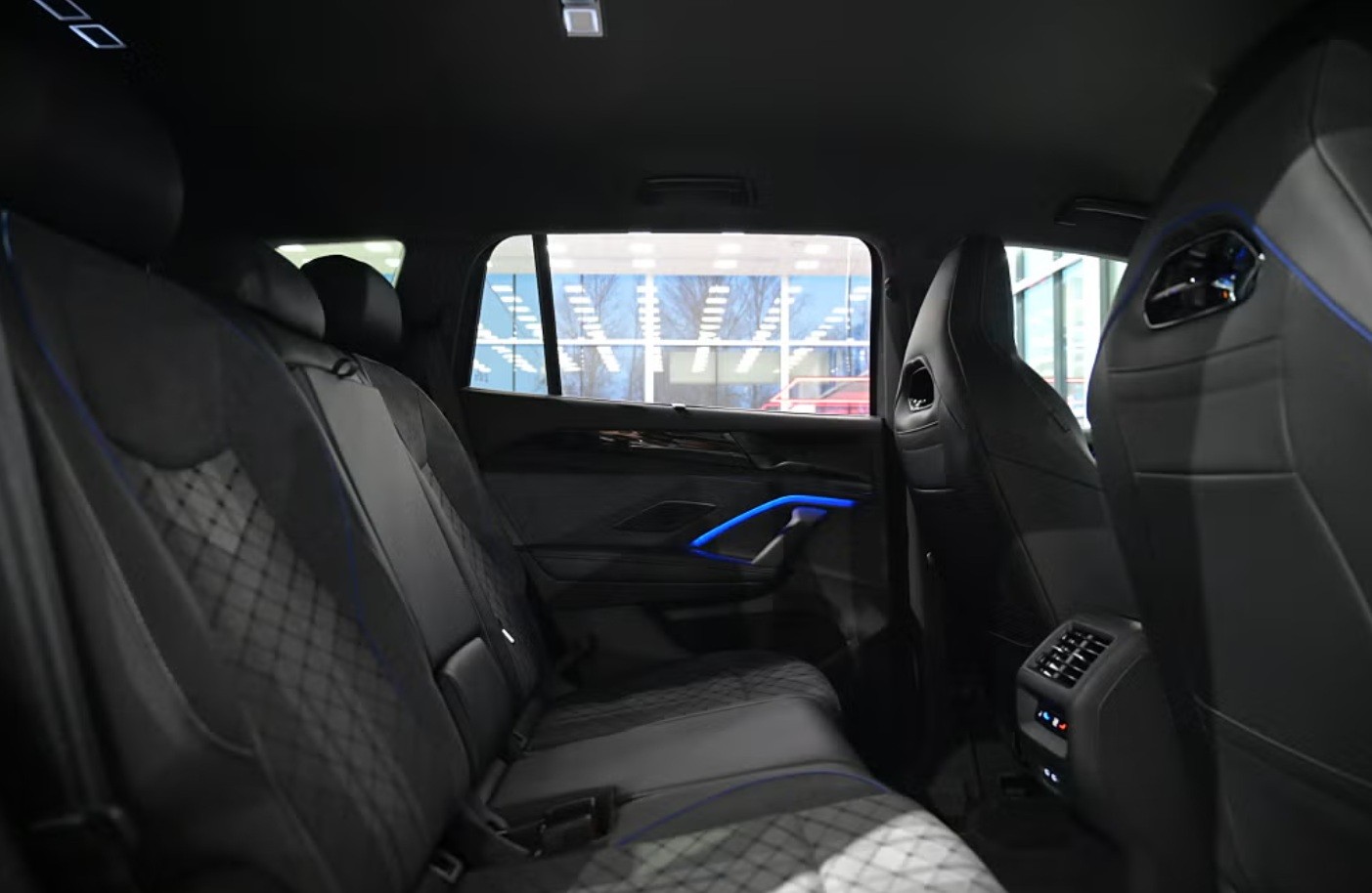 VW Tayron 2.0 TDI SCR R-Line 4Motion DSG 7 Sitzer-image-14