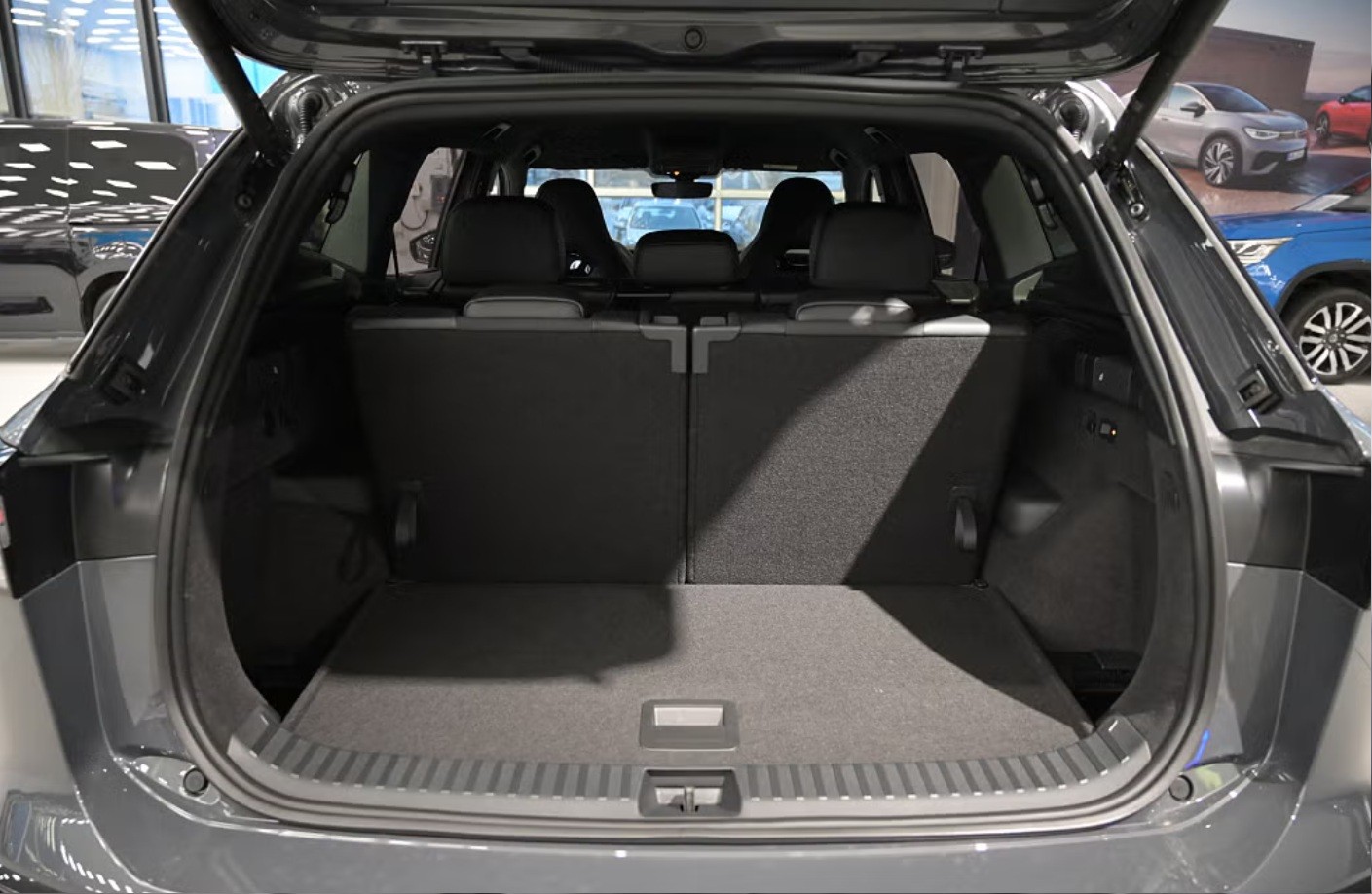 VW Tayron 2.0 TDI SCR R-Line 4Motion DSG 7 Sitzer-image-5