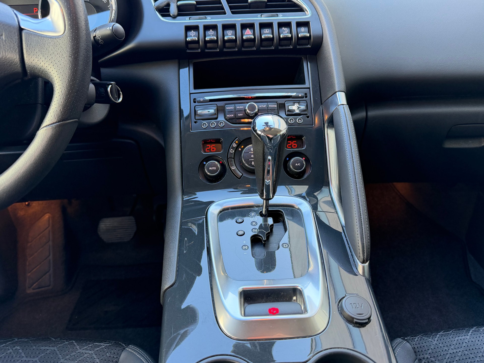 PEUGEOT 3008 2.0 HDI Style Tiptronic-image-13