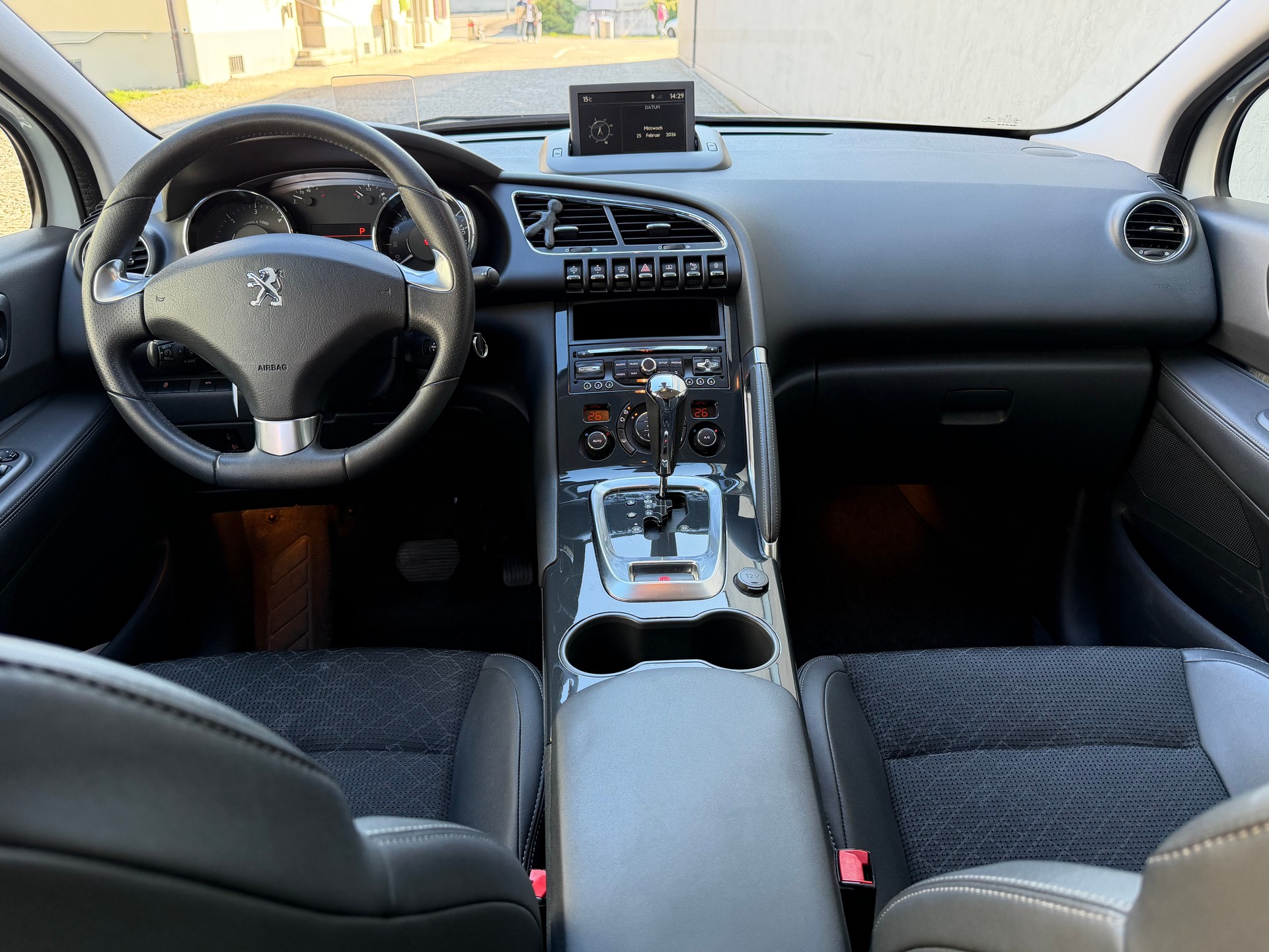 PEUGEOT 3008 2.0 HDI Style Tiptronic-image-9