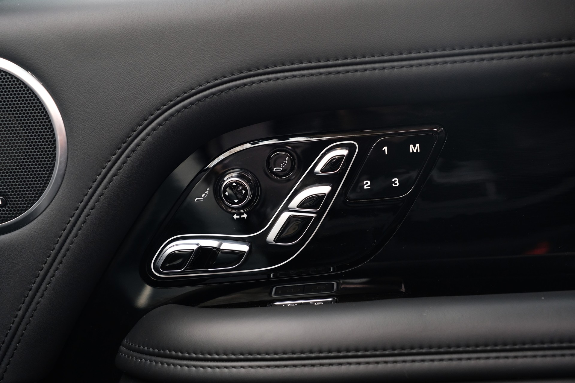LAND ROVER Range Rover 4.4 SDV8 Autobiography Automatic-image-24