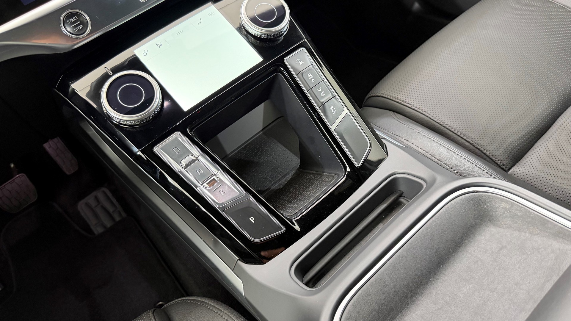VOLVO I-Pace EV400 S AWD-image-14