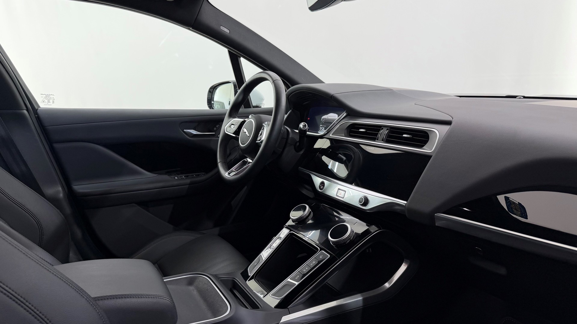 VOLVO I-Pace EV400 S AWD-image-3