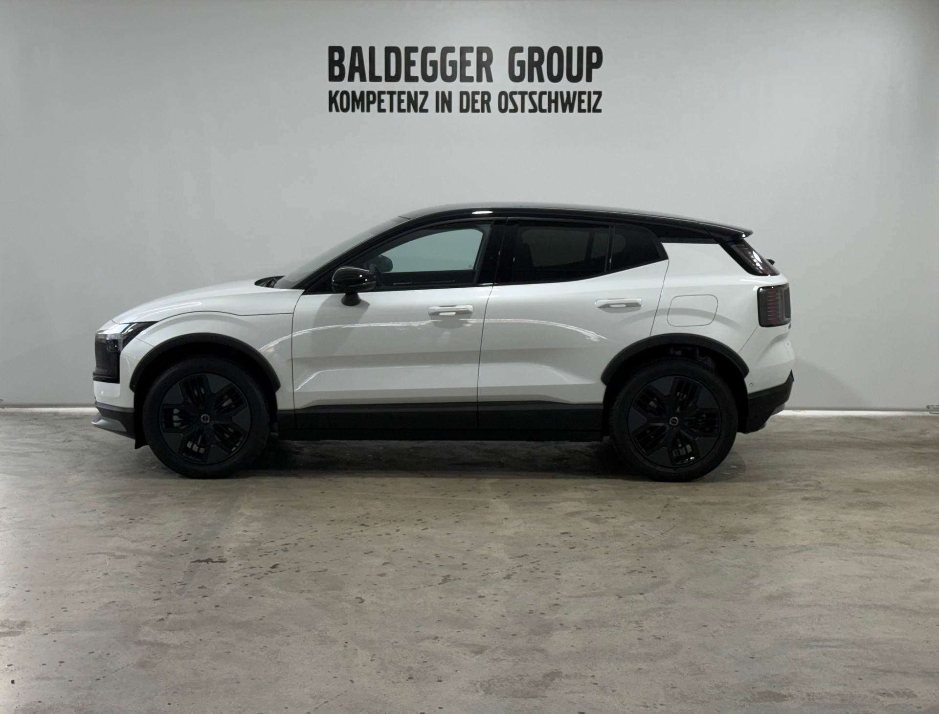 VOLVO EX 30 CC E60 Twin Performance A-image-1