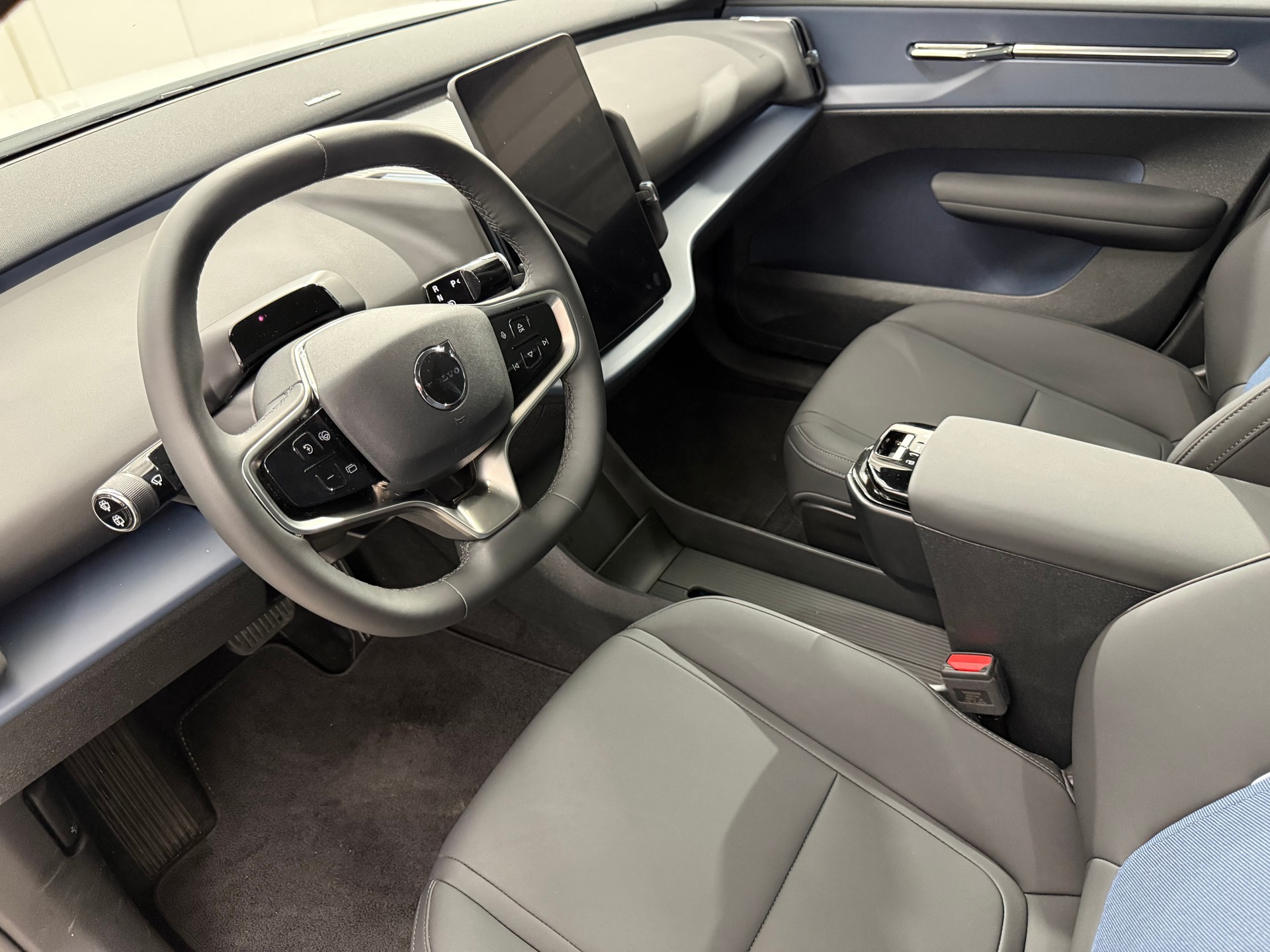VOLVO EX 30 CC E60 Twin Performance A-image-3