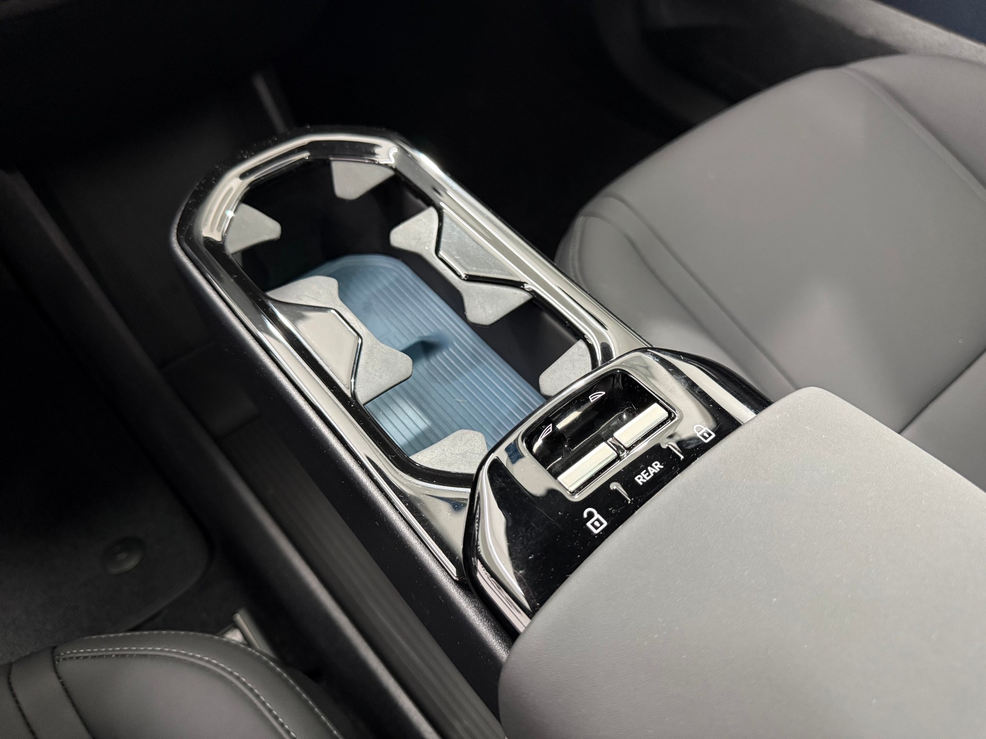 VOLVO EX 30 CC E60 Twin Performance A-image-14