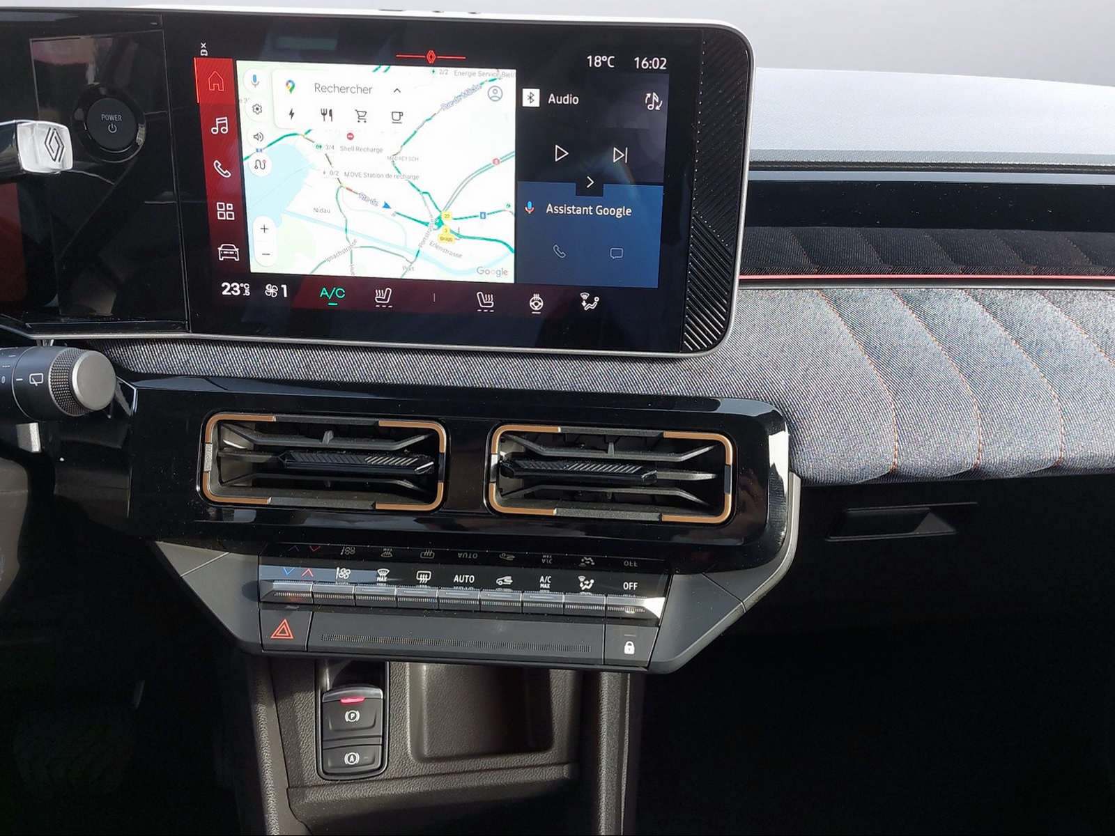 RENAULT R4 E-Tech Comfort Range techno-image-9