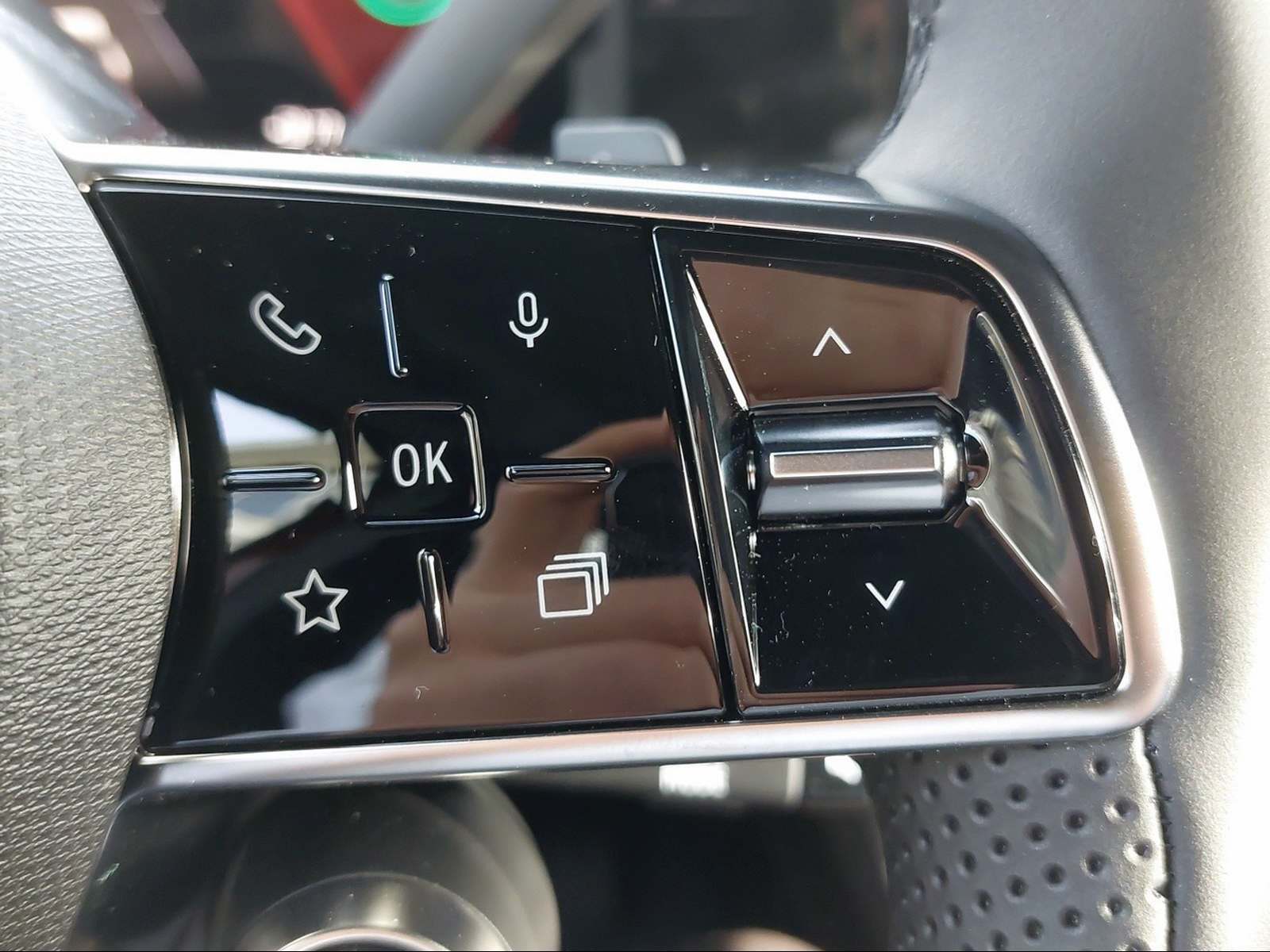 RENAULT R4 E-Tech Comfort Range techno-image-12