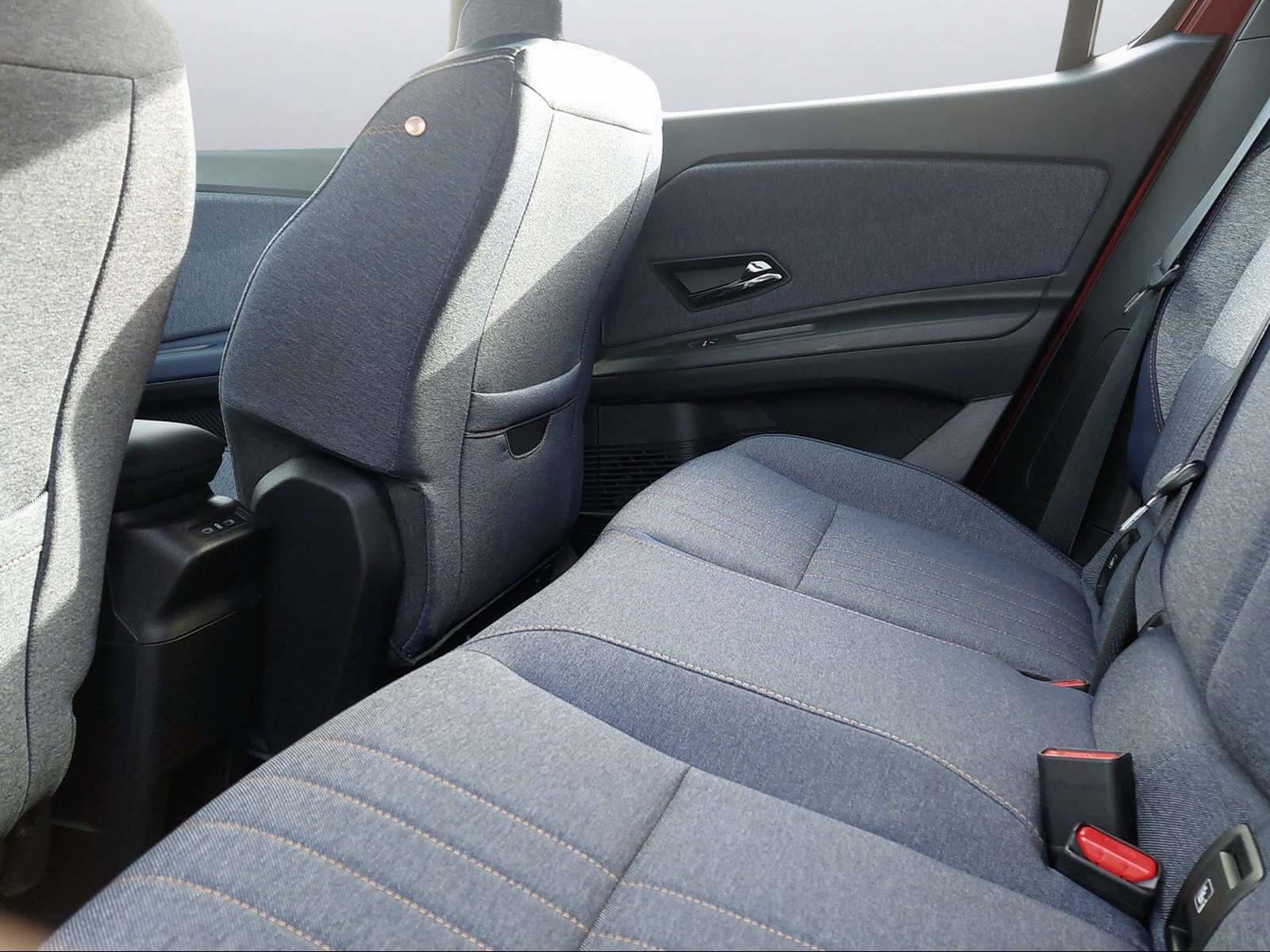 RENAULT R4 E-Tech Comfort Range techno-image-6