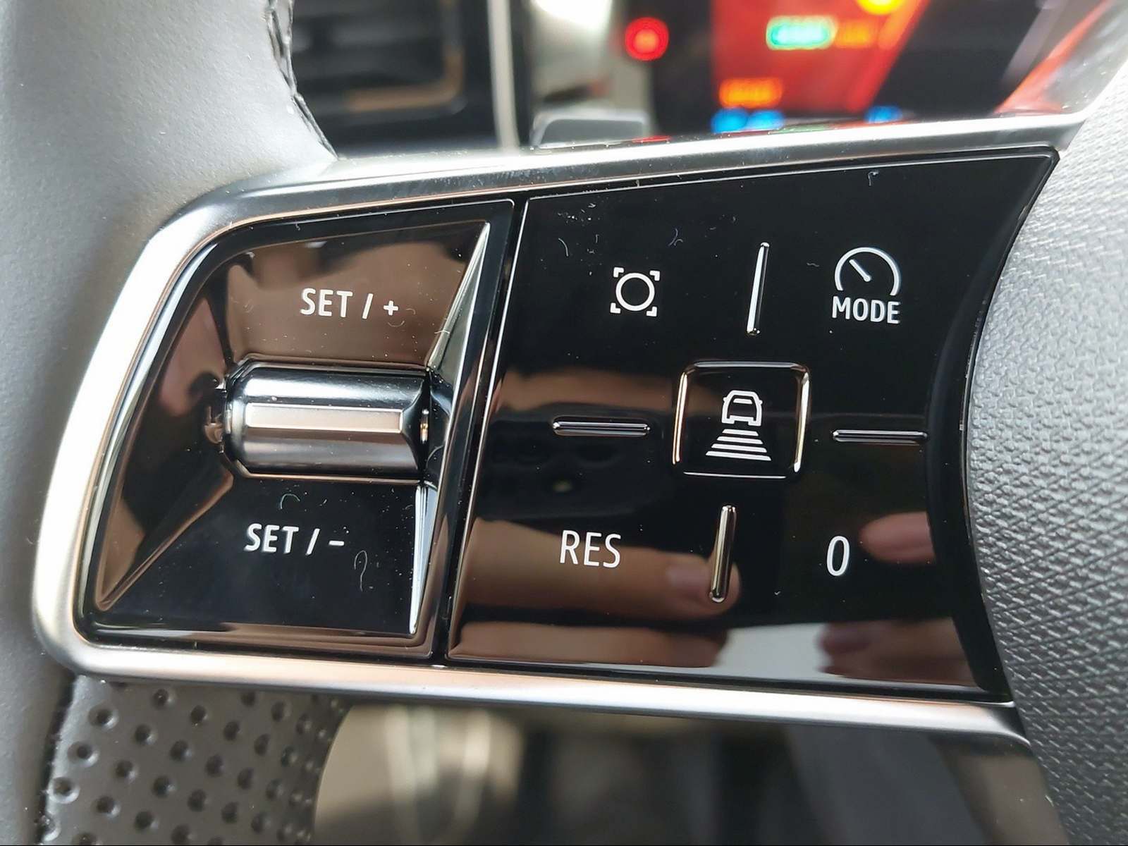 RENAULT R4 E-Tech Comfort Range techno-image-13