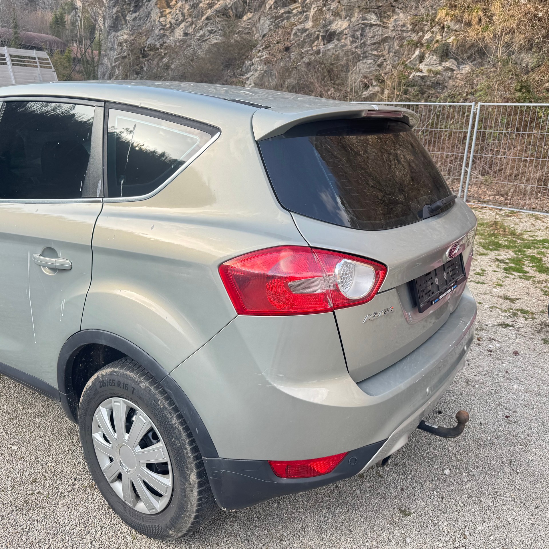 FORD Kuga 2.5 Turbo Titanium 4WD-image-2
