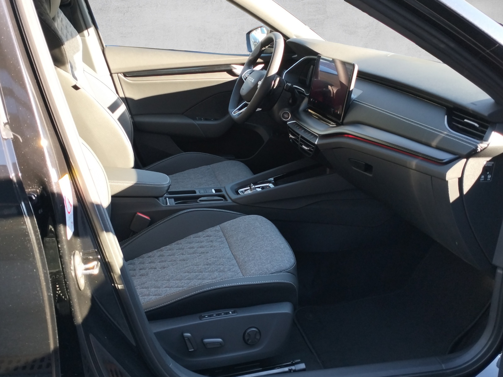 SKODA Octavia Combi 2.0 TSI DSG Dynamic 4x4-image-11