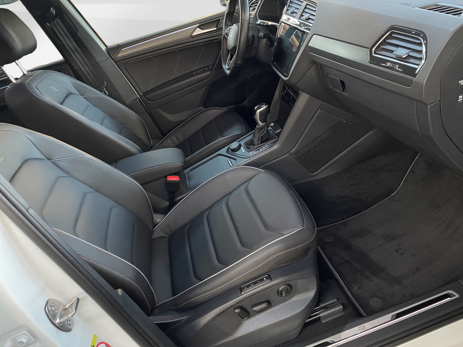 VW Tiguan 2.0 TDI SCR R-Line DSG-image-8