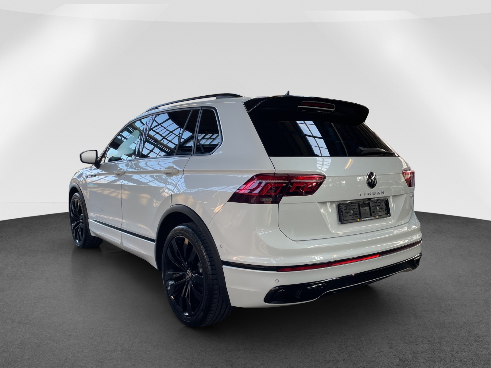 VW Tiguan 2.0 TDI SCR R-Line DSG-image-3