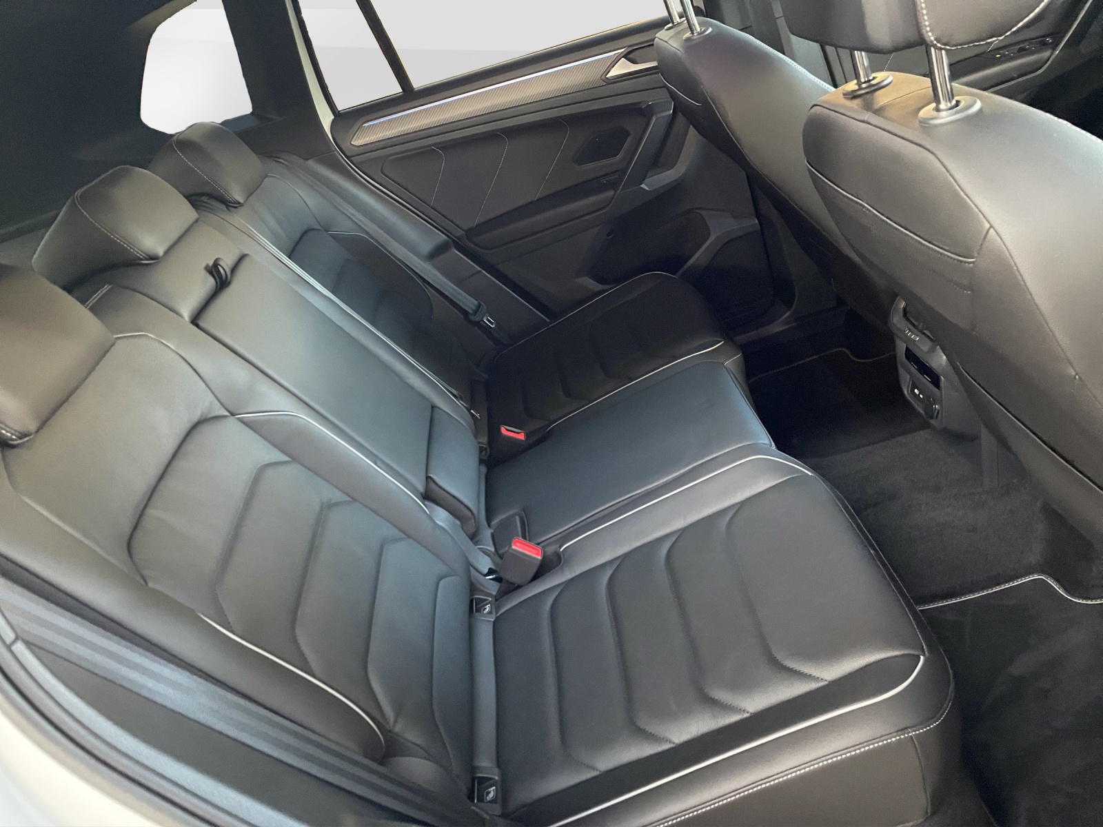 VW Tiguan 2.0 TDI SCR R-Line DSG-image-9