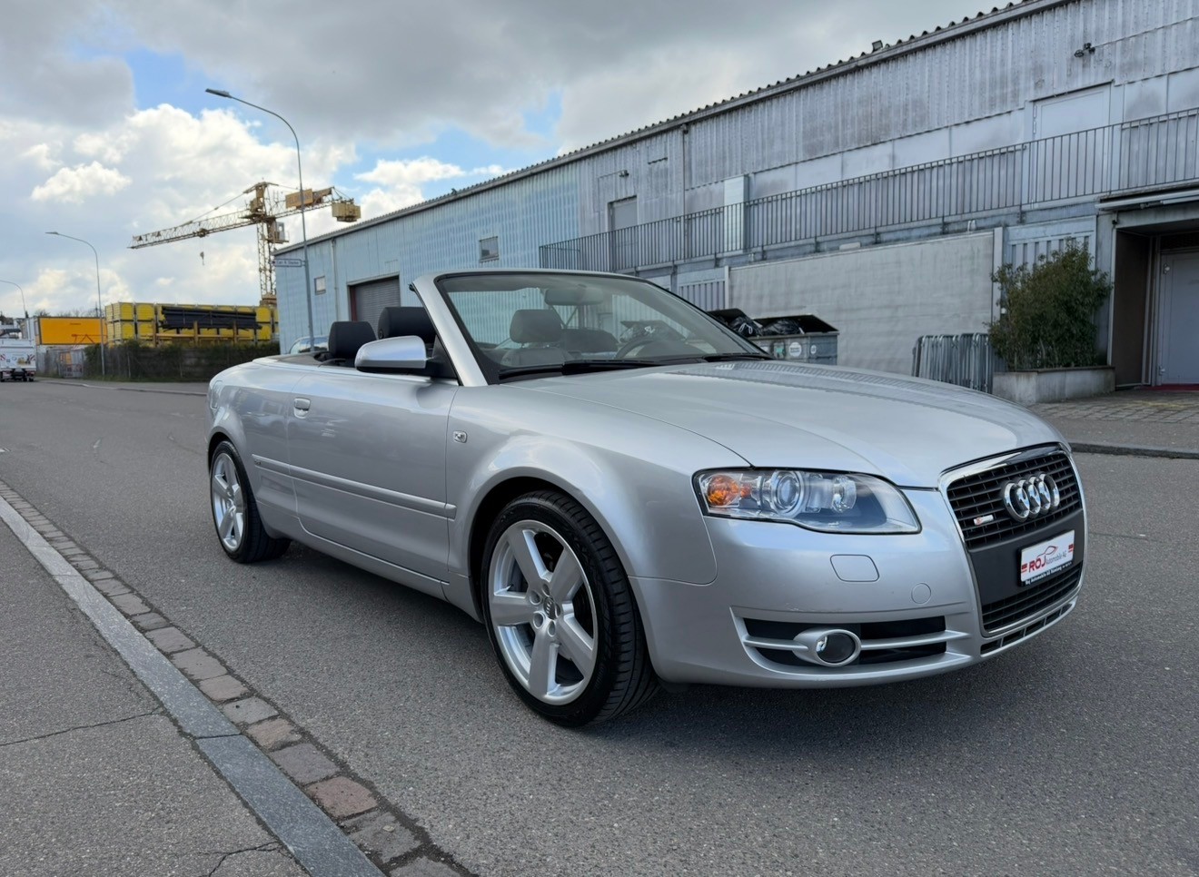 AUDI A4 Cabriolet 2.0T FSI multitronic-image-15
