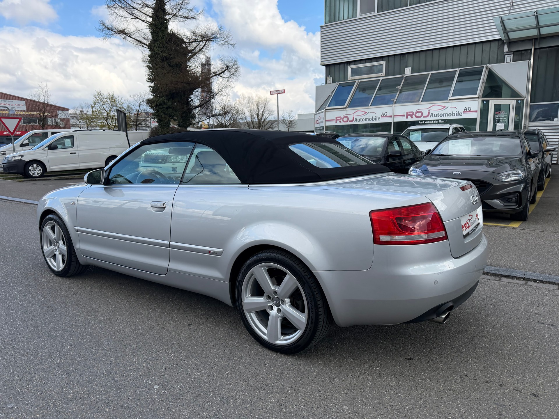 AUDI A4 Cabriolet 2.0T FSI multitronic-image-6