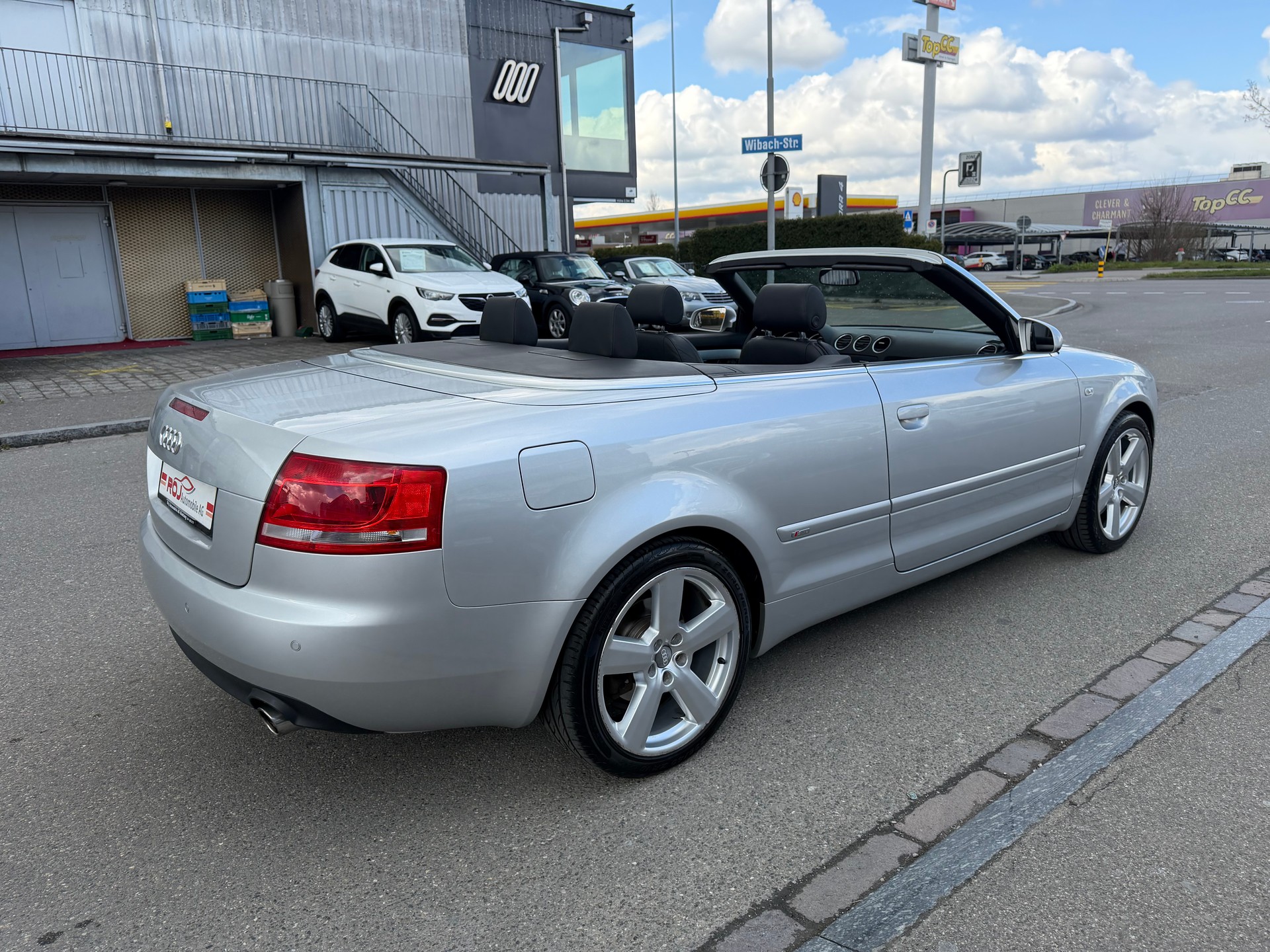 AUDI A4 Cabriolet 2.0T FSI multitronic-image-11