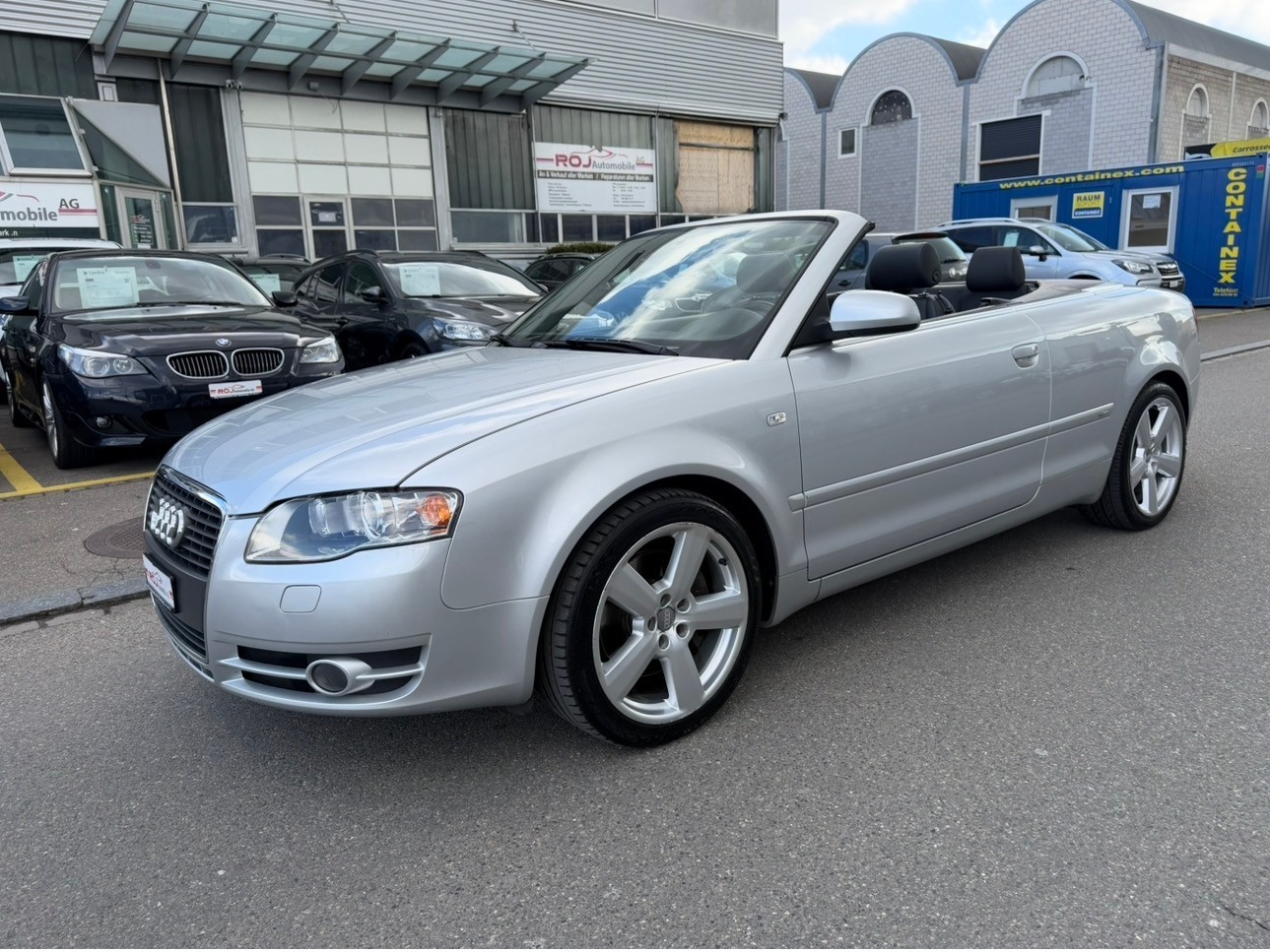 AUDI A4 Cabriolet 2.0T FSI multitronic-image-16