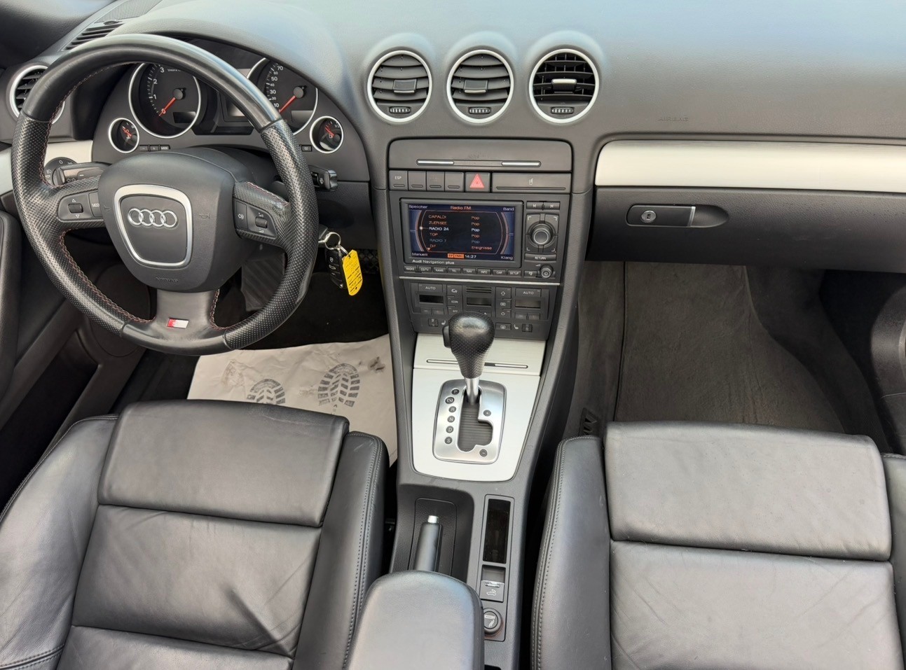 AUDI A4 Cabriolet 2.0T FSI multitronic-image-13