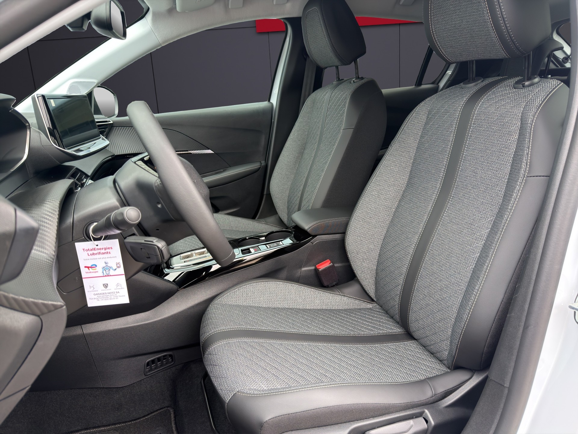 PEUGEOT 208 e Allure-image-5