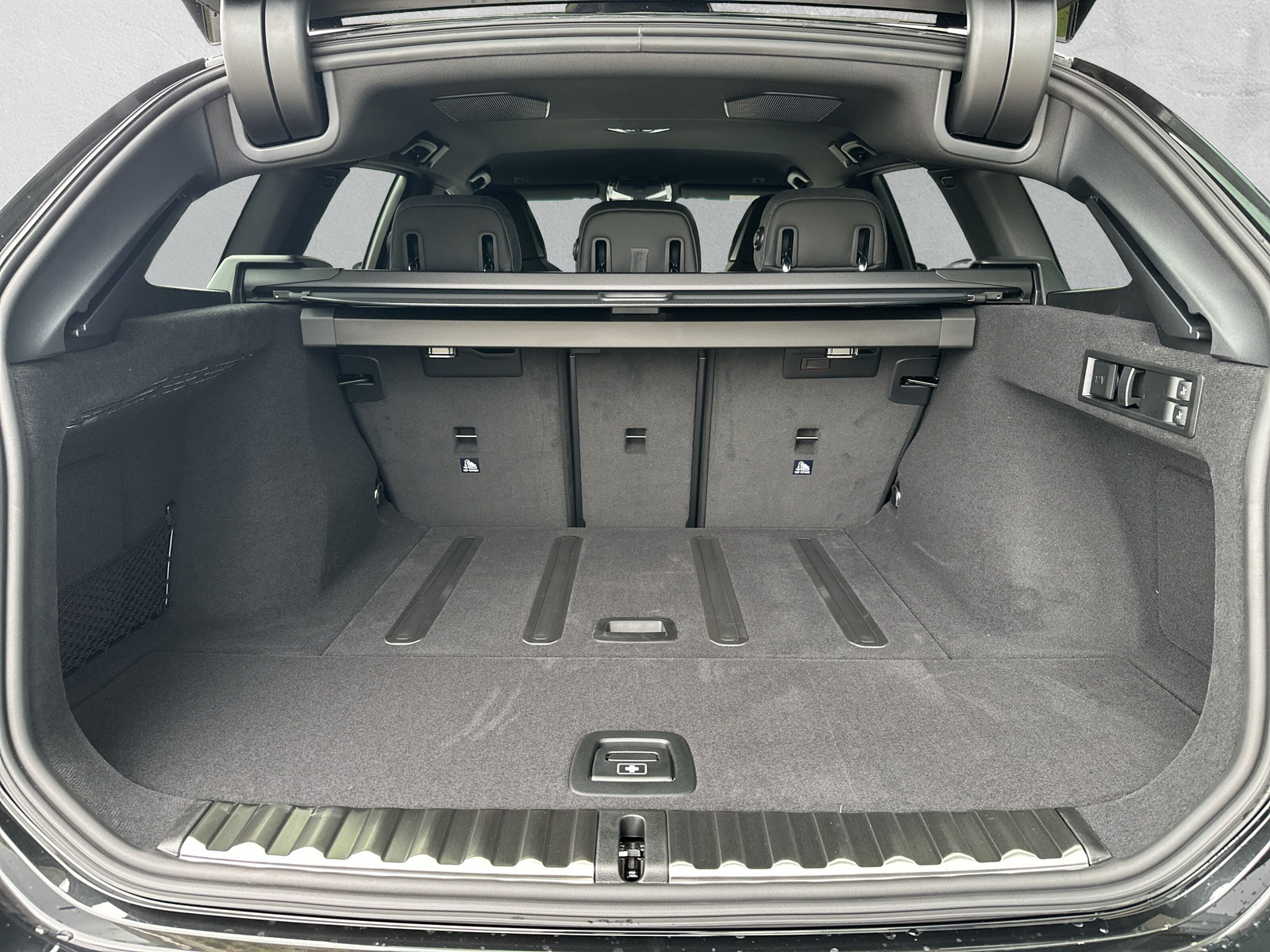 BMW M3 Touring xDrive Competition M-image-9