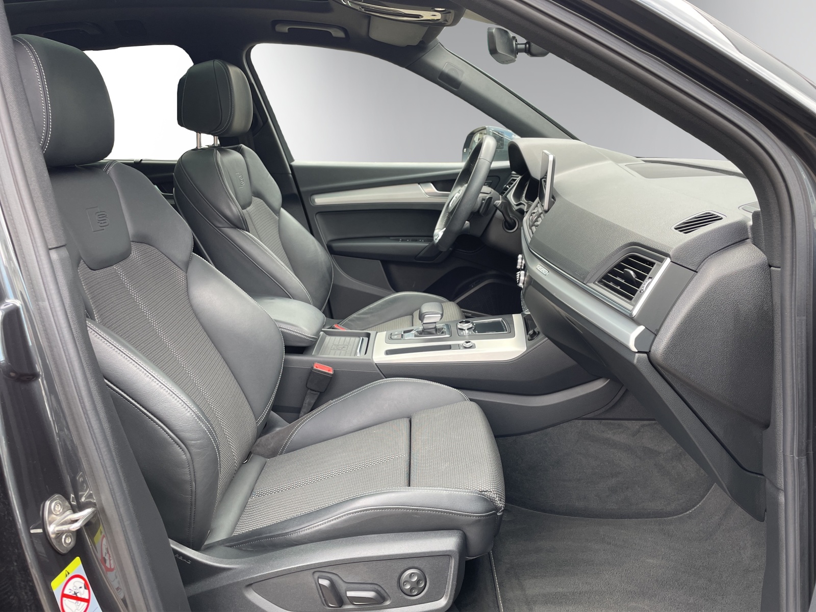 AUDI Q5 45 TFSI sport quattro S-tronic-image-8