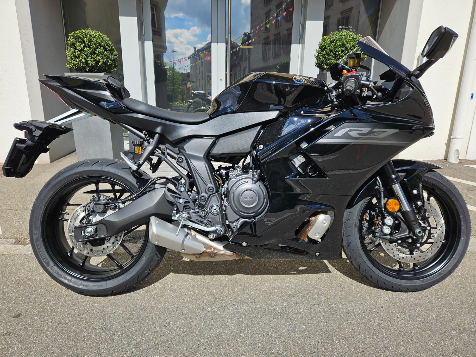 YAMAHA YZF-R7 (35kW)-showroom-element-1