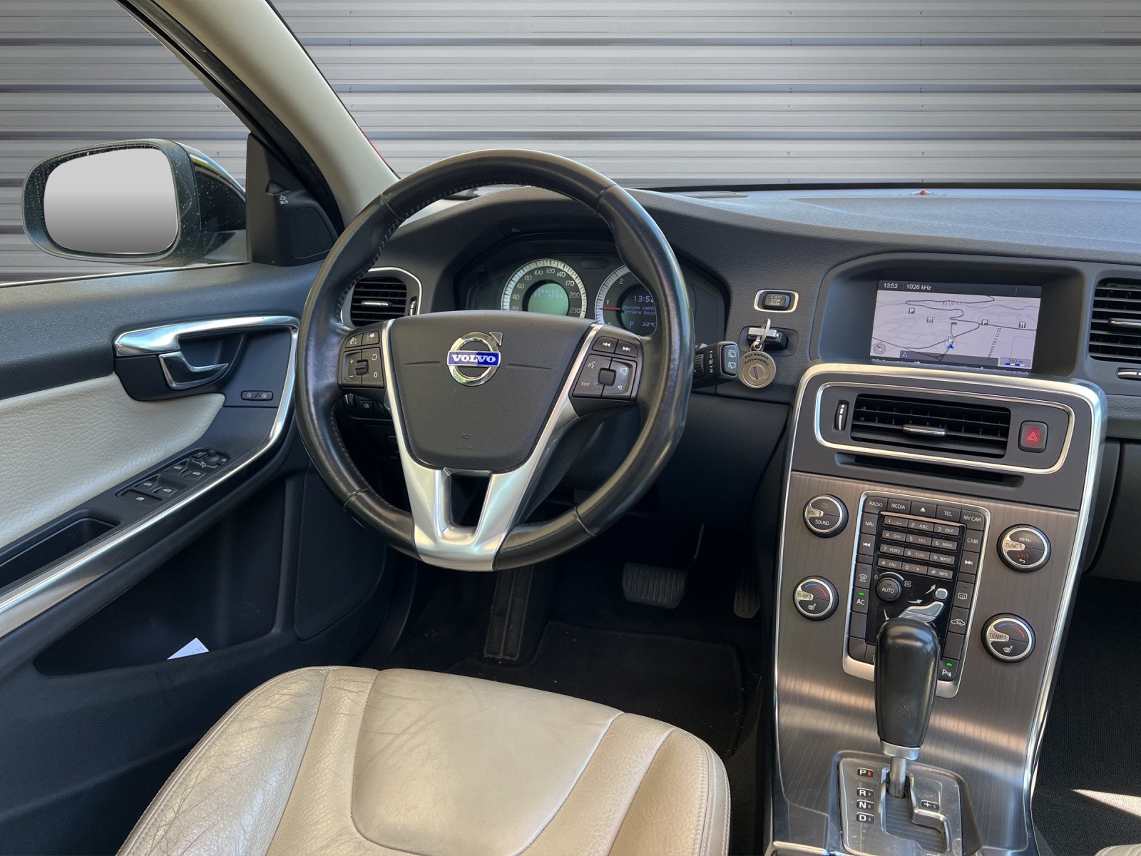 VOLVO V60 D5 AWD Summum Geartronic-image-14