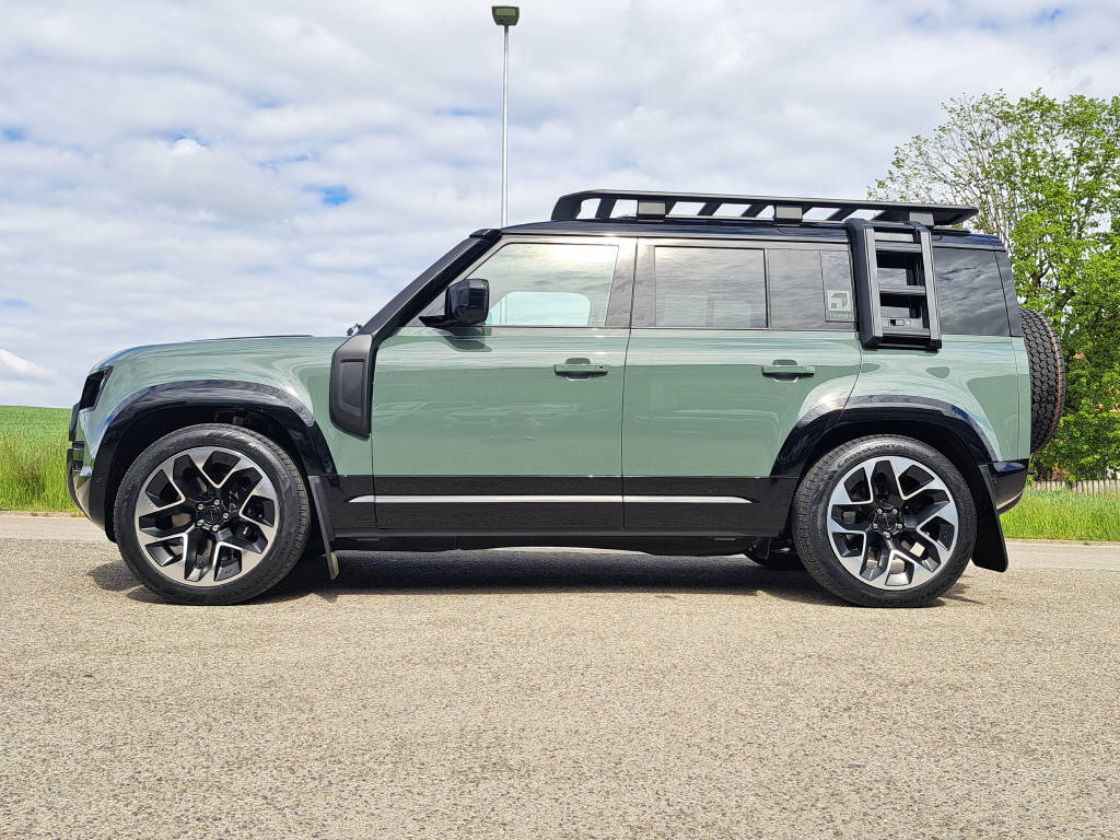LAND ROVER Defender 110 3.0 D I6 350cv Trophy Edition Keswick Green-showroom-element-3