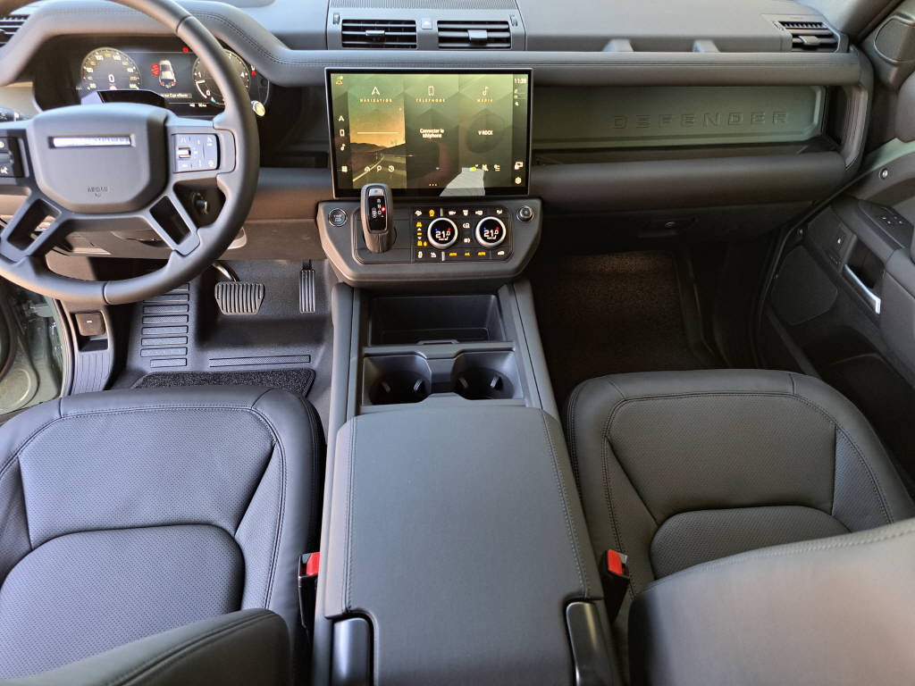 LAND ROVER Defender 110 3.0 D I6 350cv Trophy Edition Keswick Green-image-18