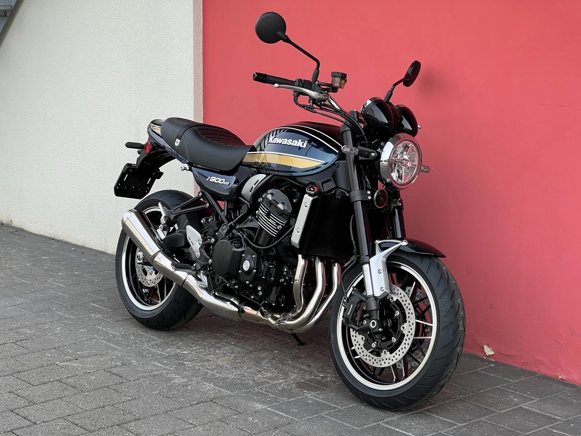 KAWASAKI Z 900 RS-showroom-element-1