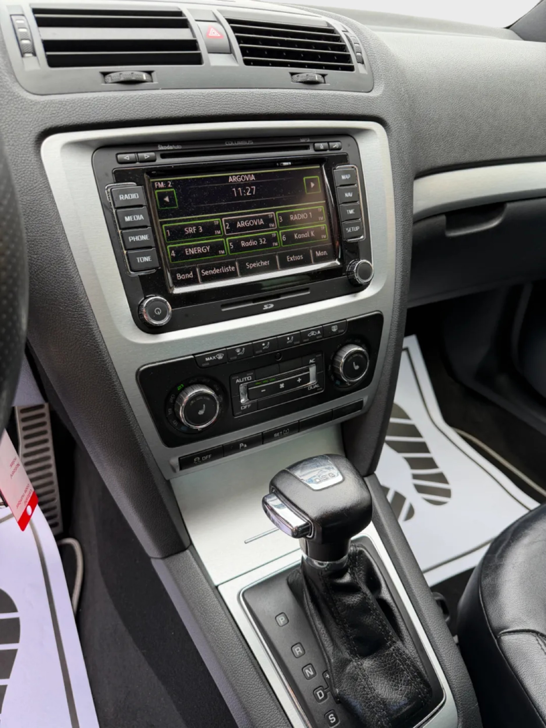 SKODA Octavia Combi 2.0 TSI RS DSG-image-11