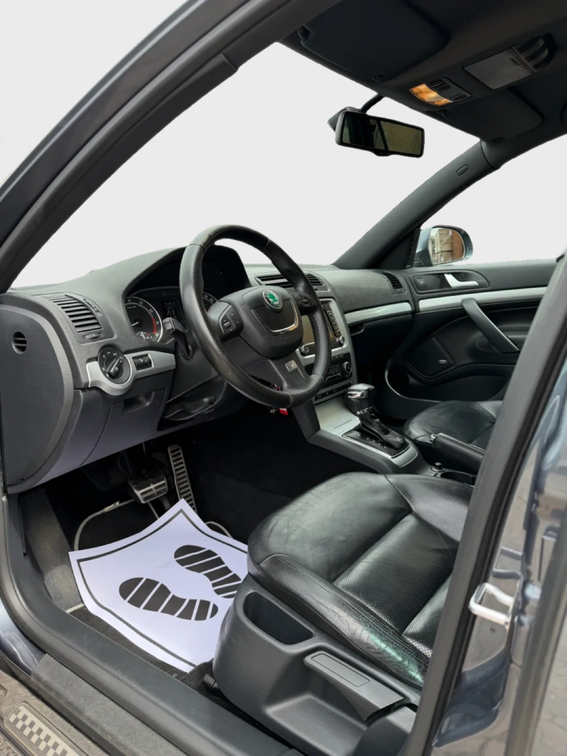 SKODA Octavia Combi 2.0 TSI RS DSG-image-7