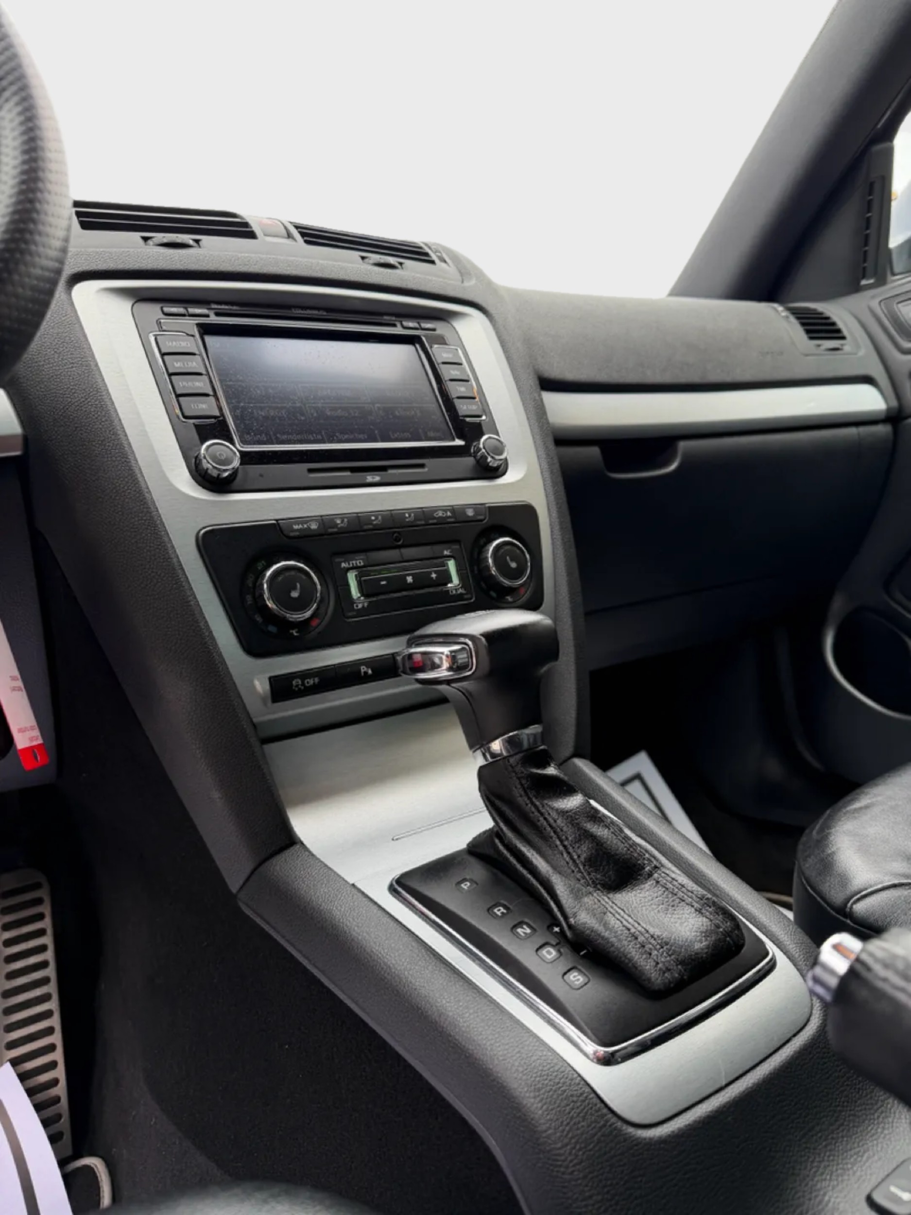 SKODA Octavia Combi 2.0 TSI RS DSG-image-10