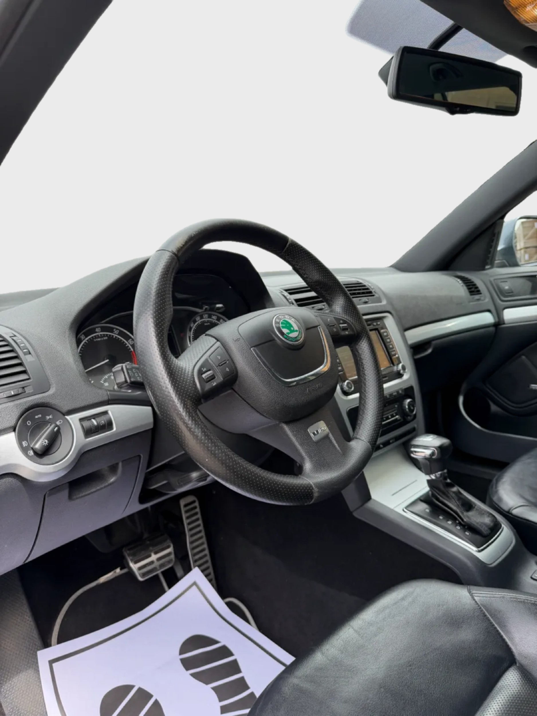 SKODA Octavia Combi 2.0 TSI RS DSG-image-6