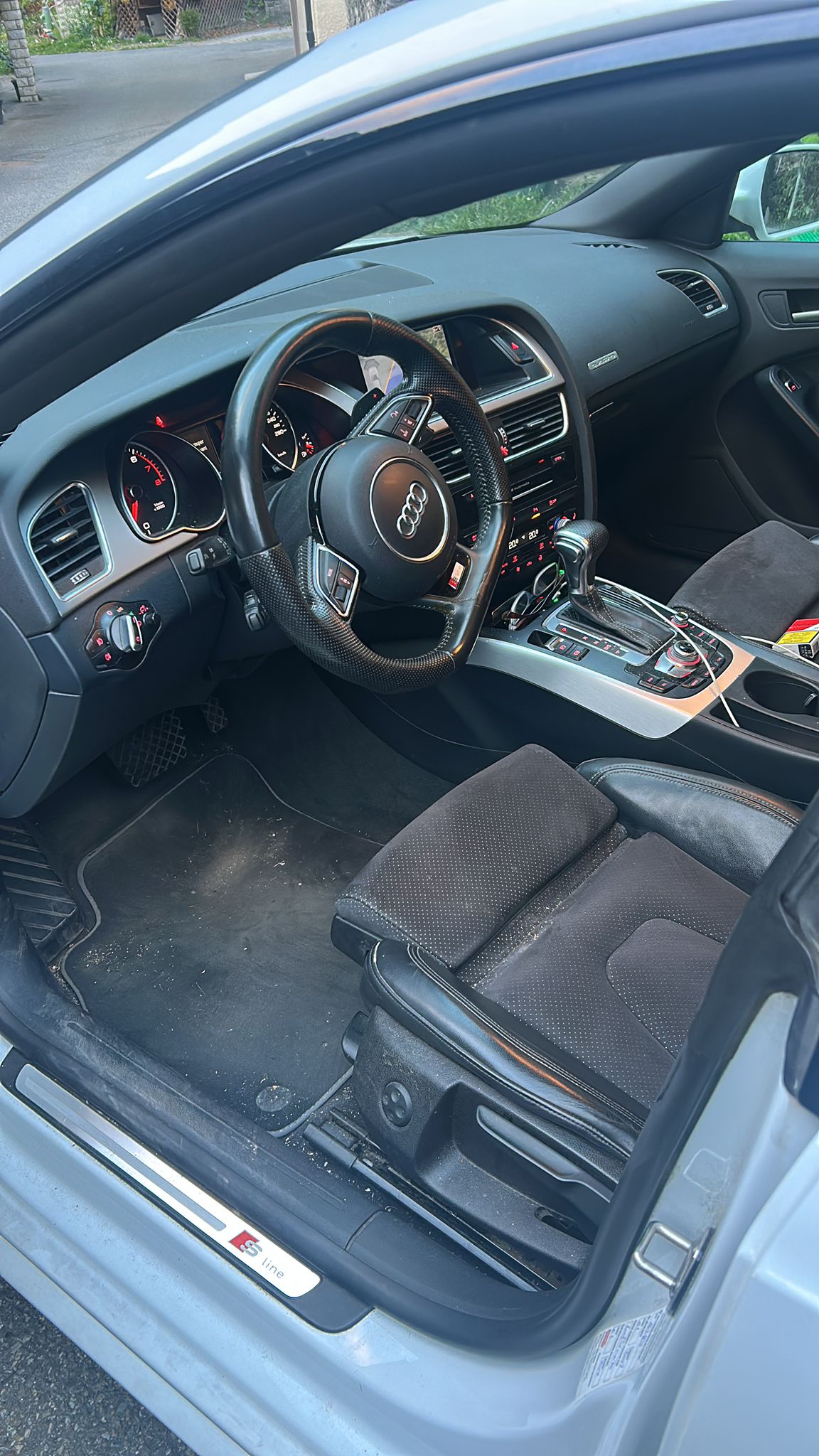 AUDI 2.0 TFSI 225 quattro S-Tronic-image-4