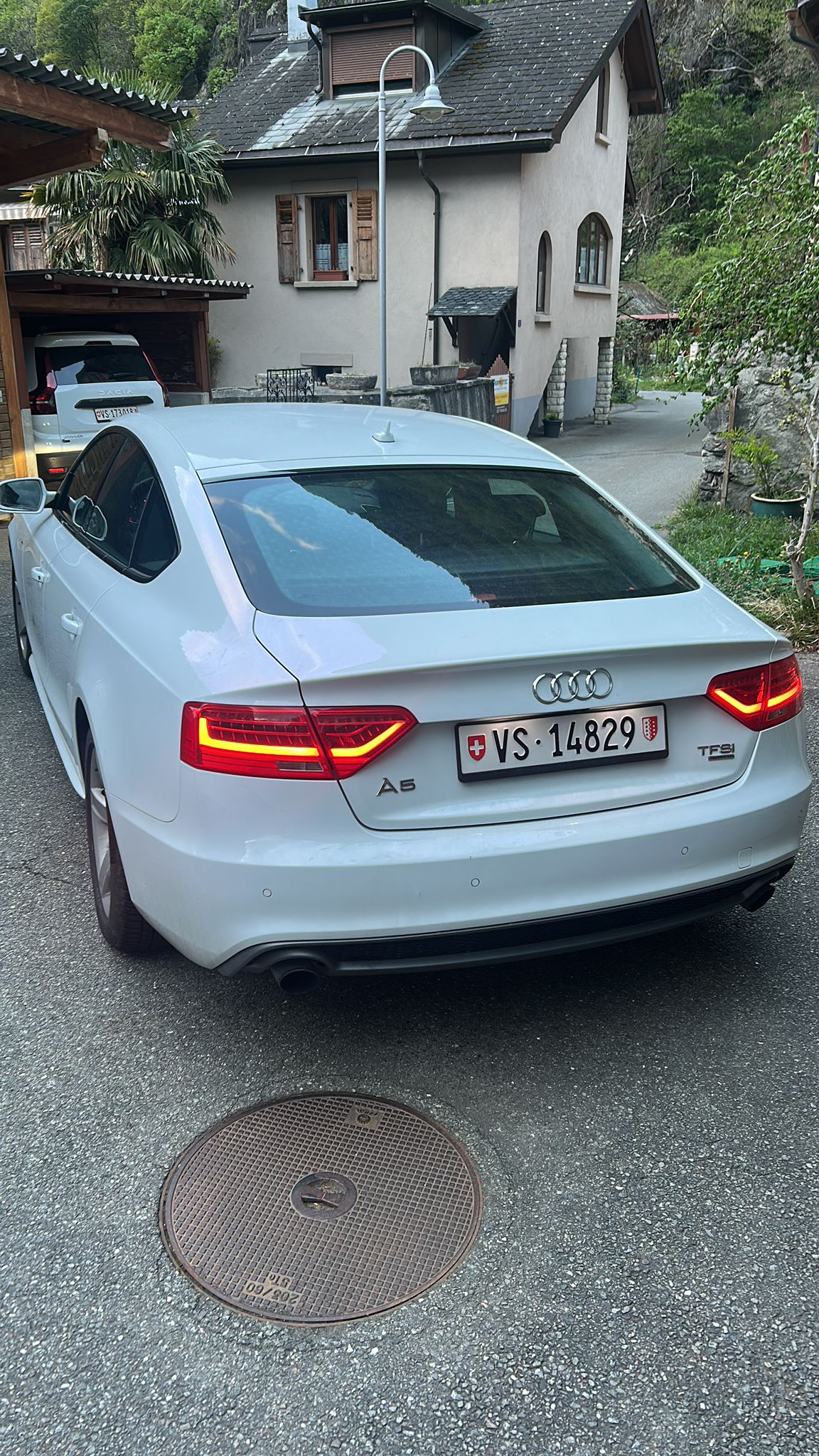 AUDI 2.0 TFSI 225 quattro S-Tronic-image-2