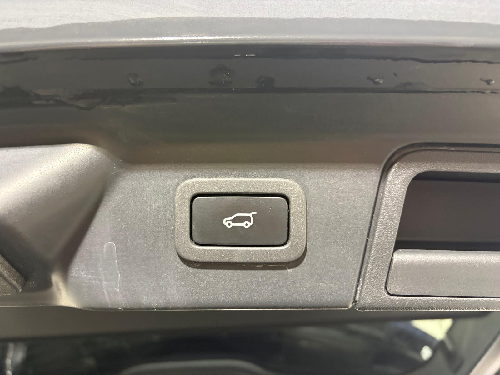 LAND ROVER Range Rover Velar R-Dynamic P 250 SE Automatic-image-25