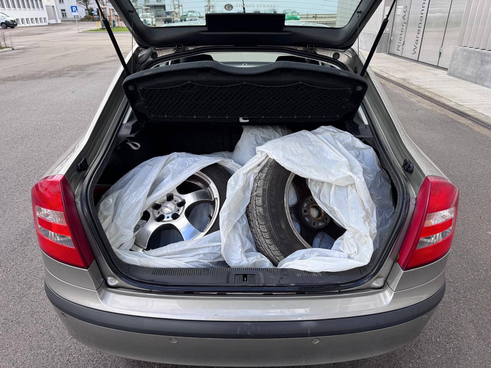 SKODA Octavia 2.0 FSI Elegance-image-7