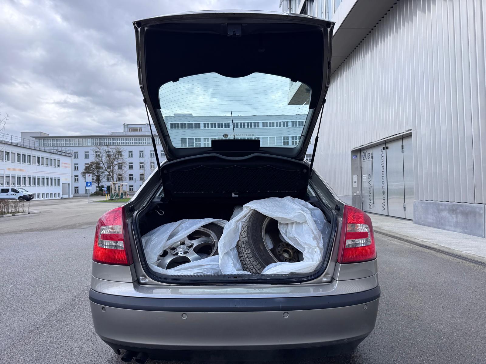 SKODA Octavia 2.0 FSI Elegance-image-8