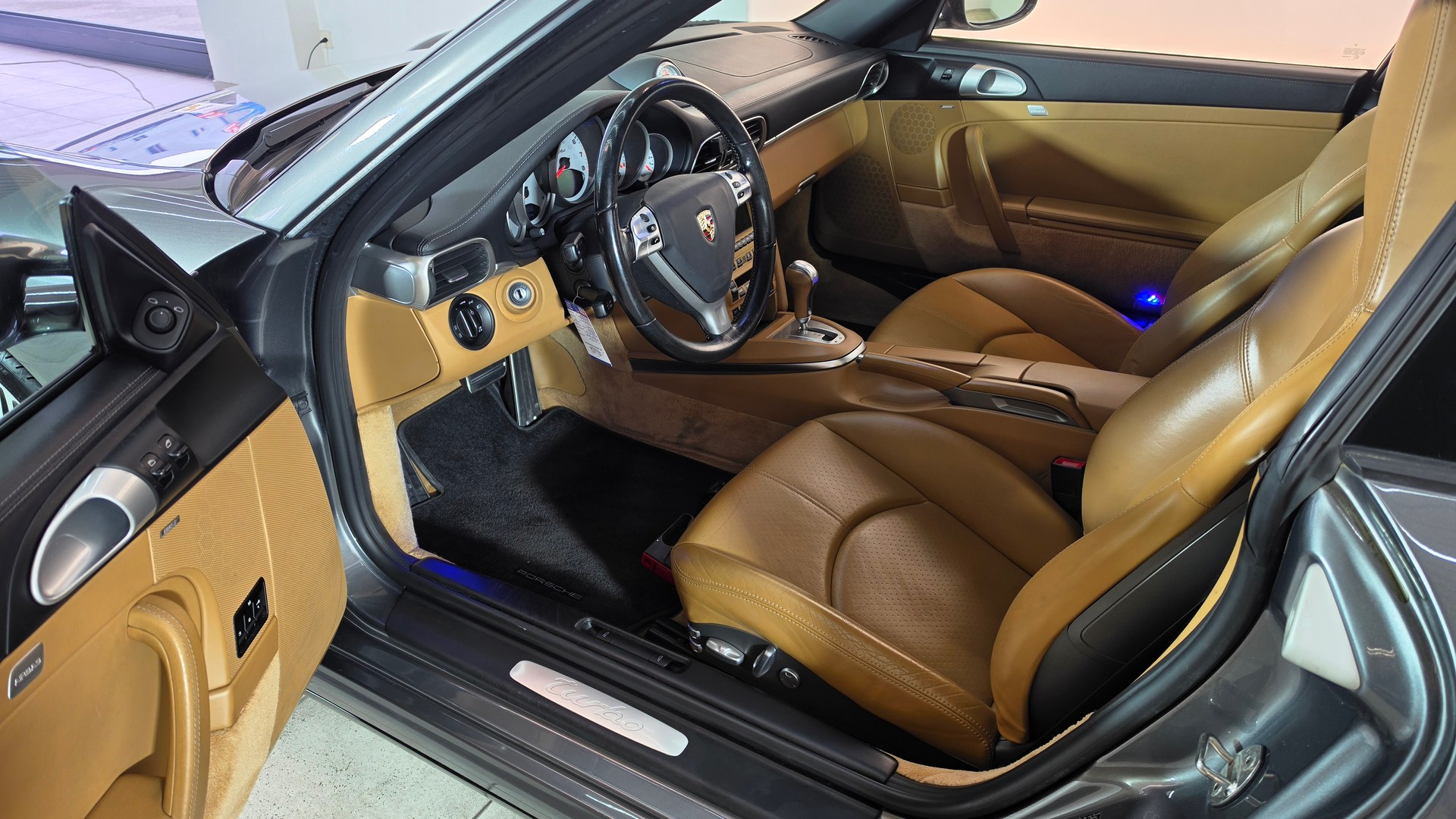 PORSCHE 911 Turbo (2008), Top Zustand, Schweizer Fahrzeug, Mezger Motor, Letzter Service 12.05.2026, Frisch ab MFK-image-9