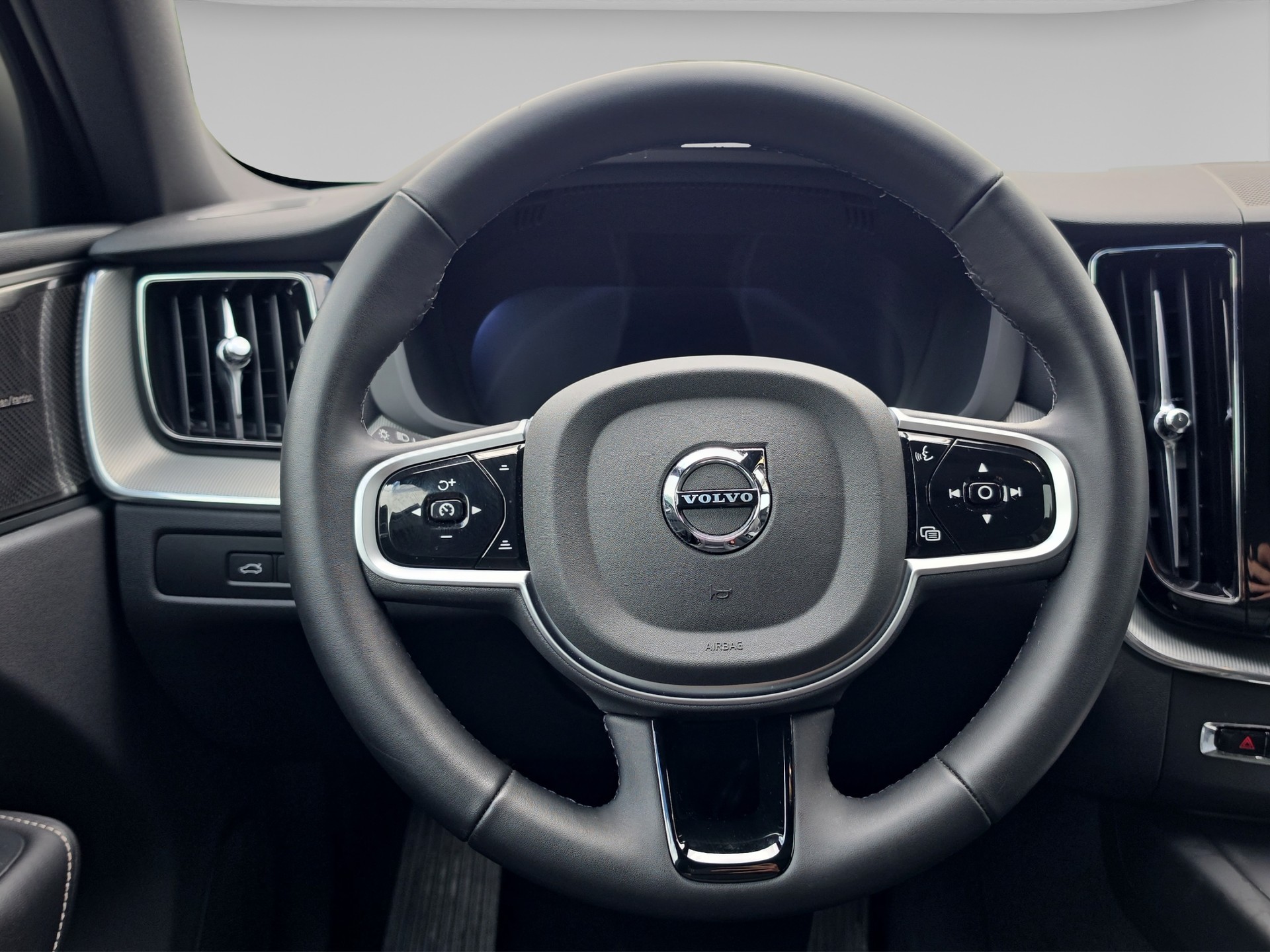 VOLVO XC60 2.0 T8 TE Plus Dark eAWD-image-11