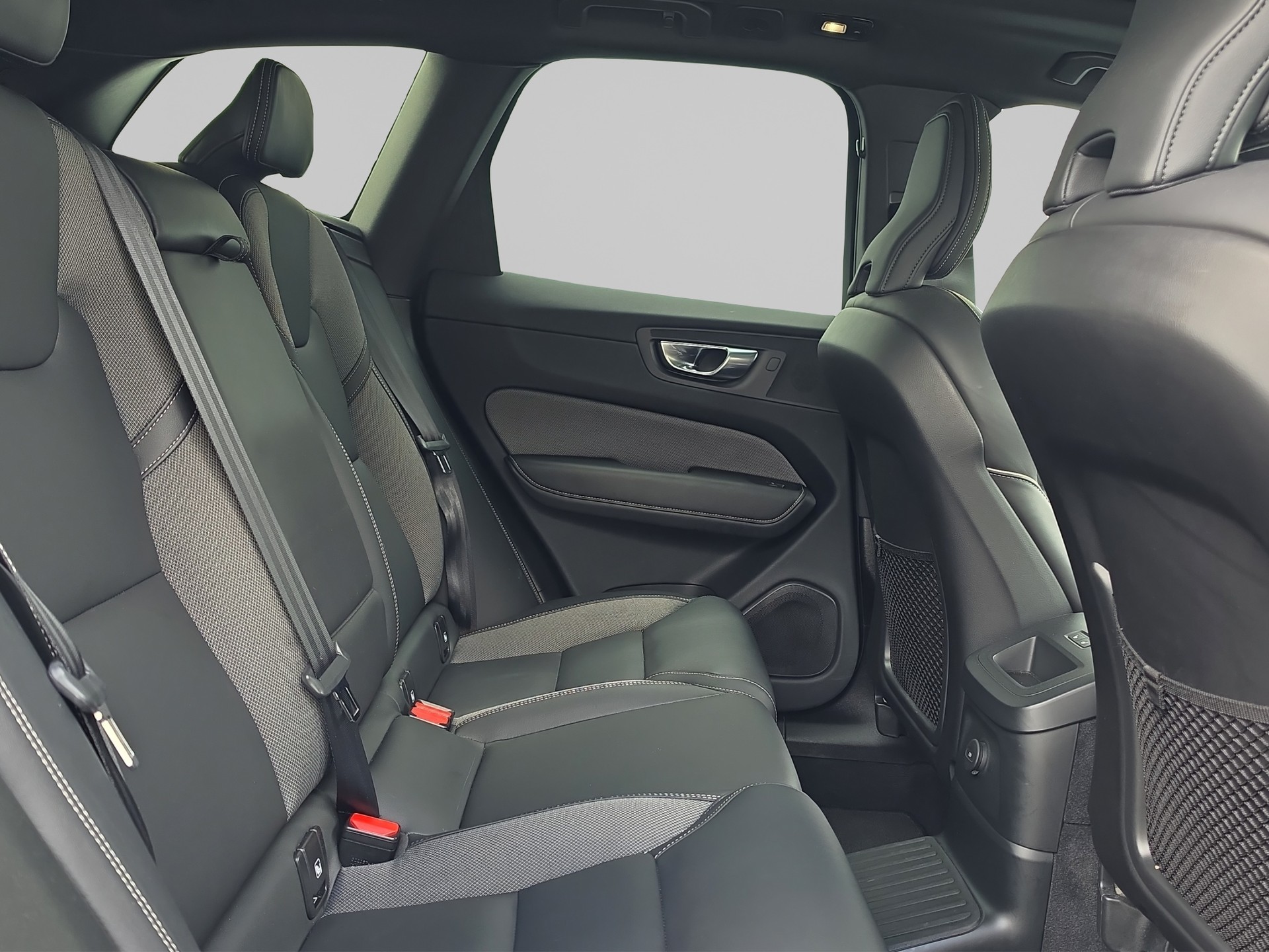 VOLVO XC60 2.0 T8 TE Plus Dark eAWD-image-13