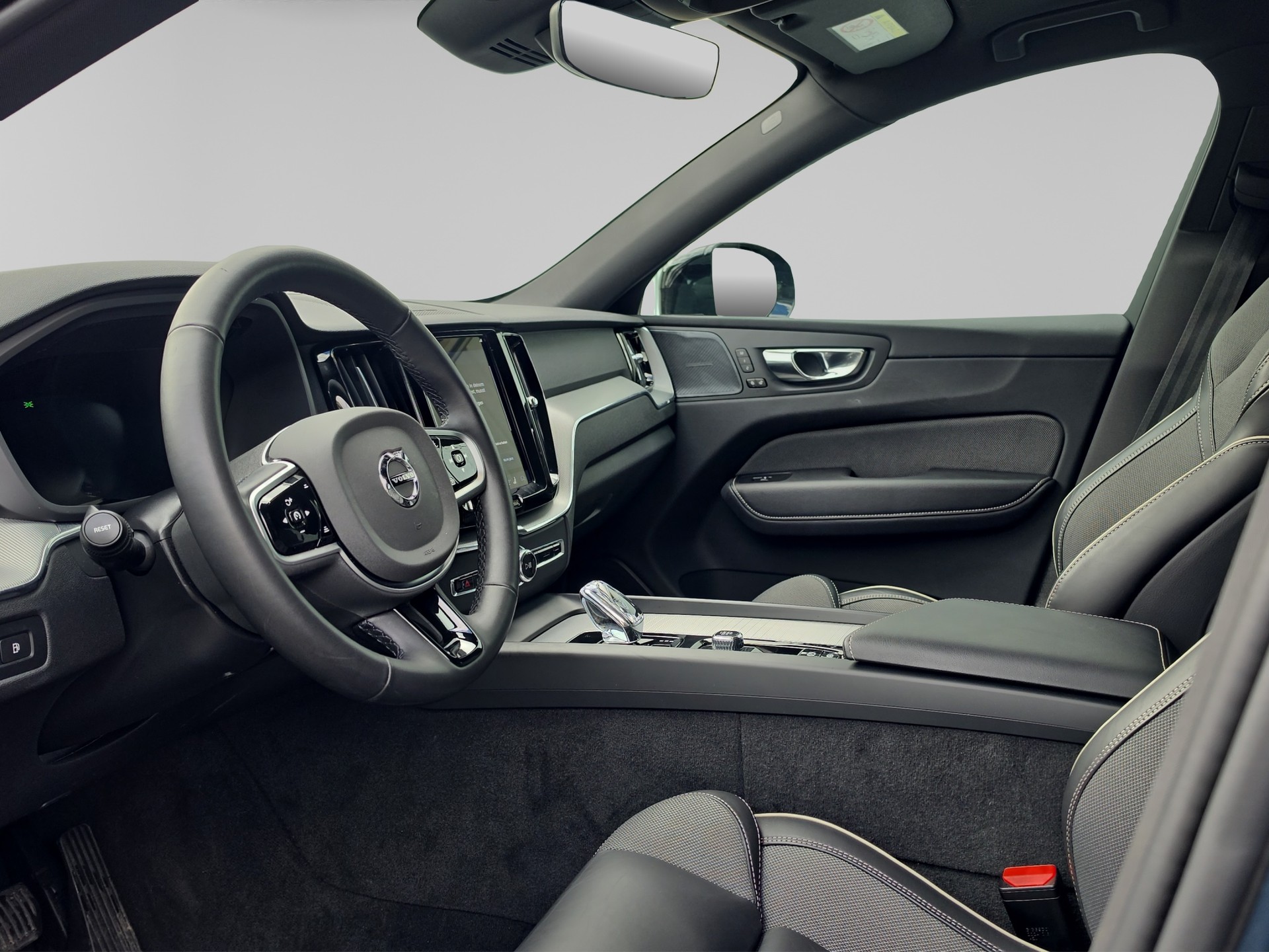 VOLVO XC60 2.0 T8 TE Plus Dark eAWD-image-9