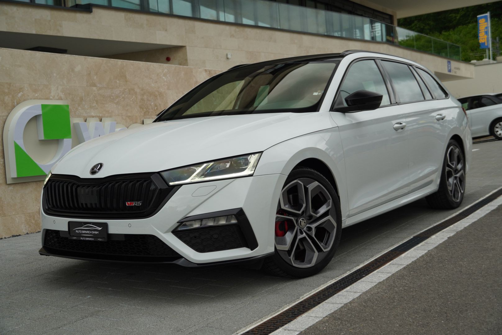 SKODA Octavia Combi 2.0 TSI DSG RS-image-0