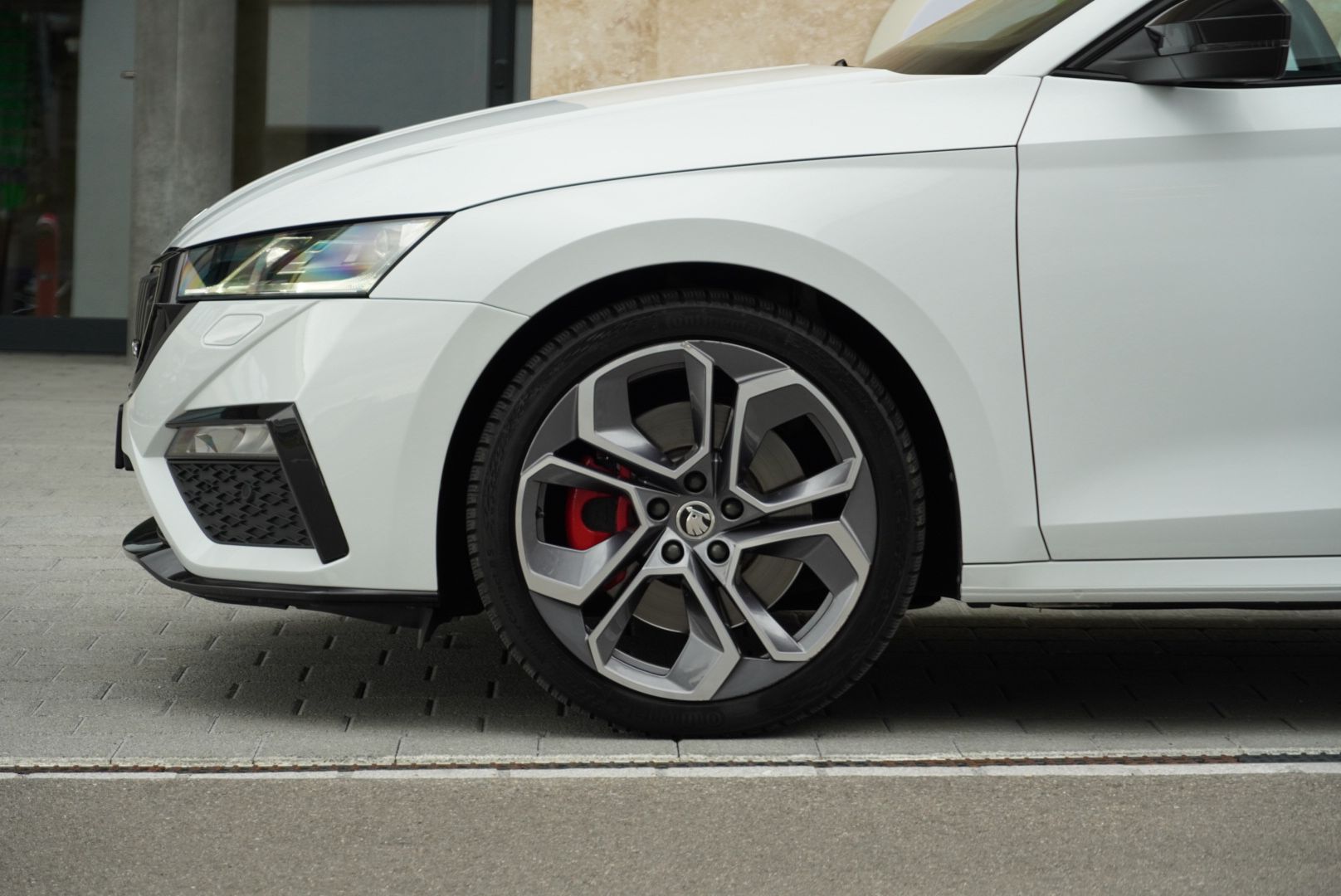 SKODA Octavia Combi 2.0 TSI DSG RS-image-6