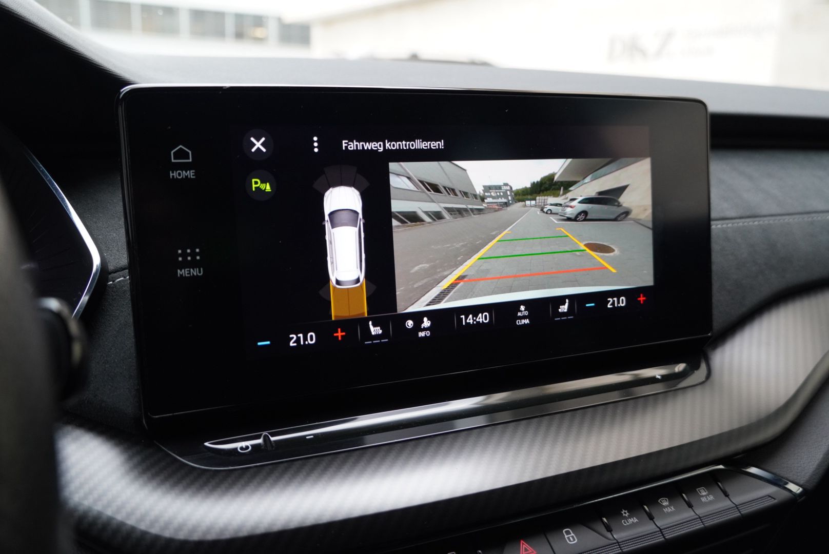 SKODA Octavia Combi 2.0 TSI DSG RS-image-18
